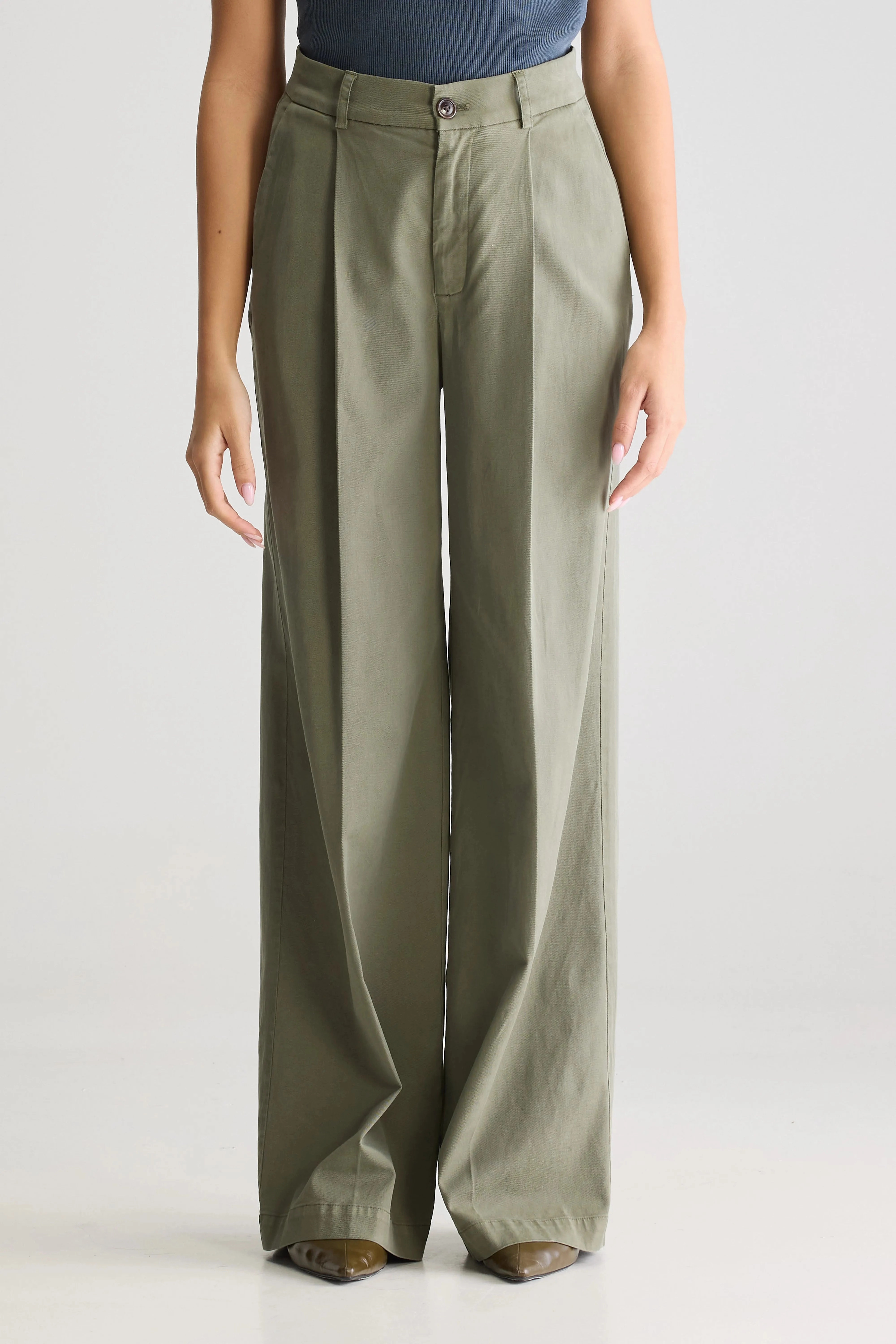 Viktor formal trousers (251 / W / DUSTY OLIVE) Flattering Style