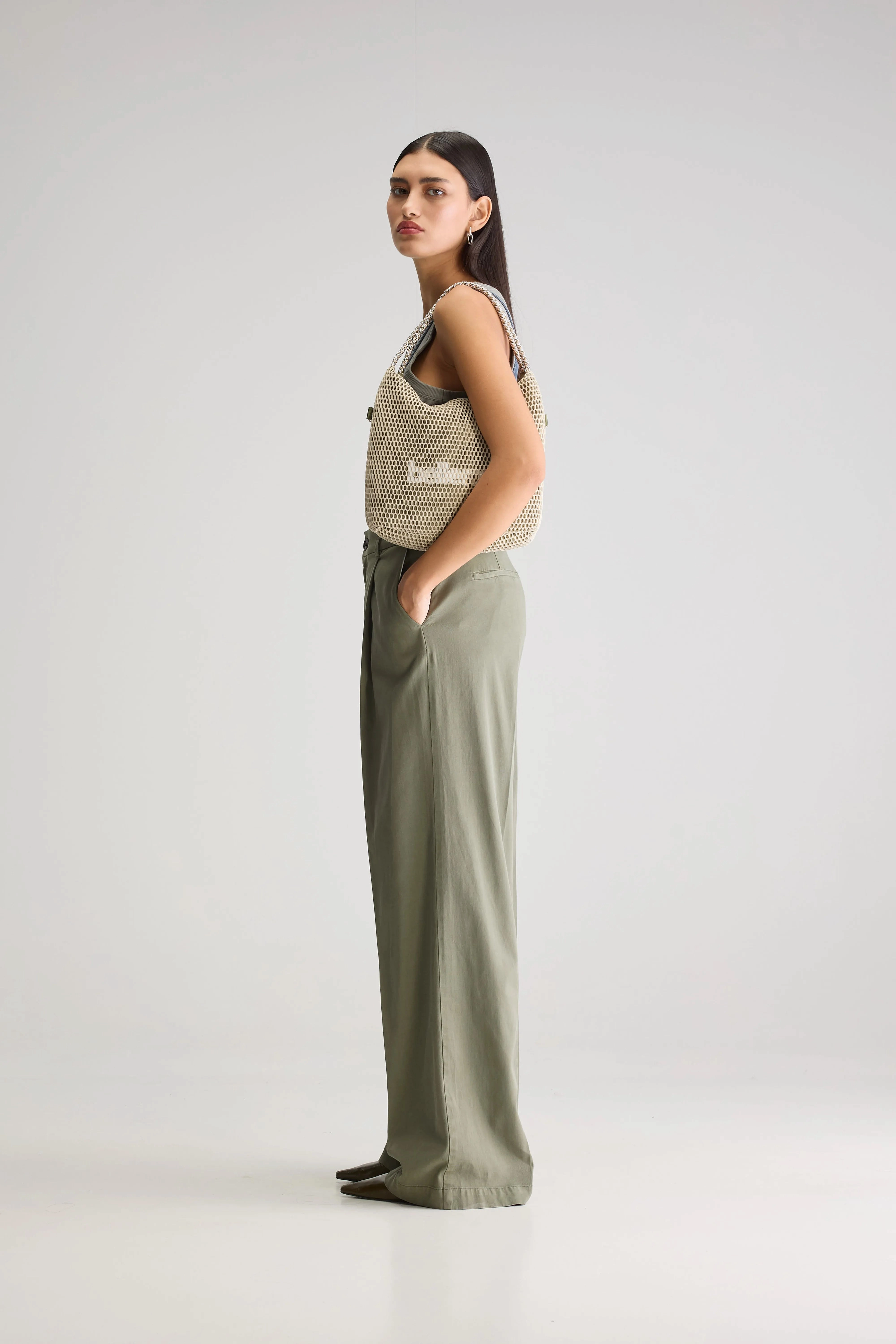 Viktor formal trousers (251 / W / DUSTY OLIVE) Day-to-Day Wear Adaptable Style