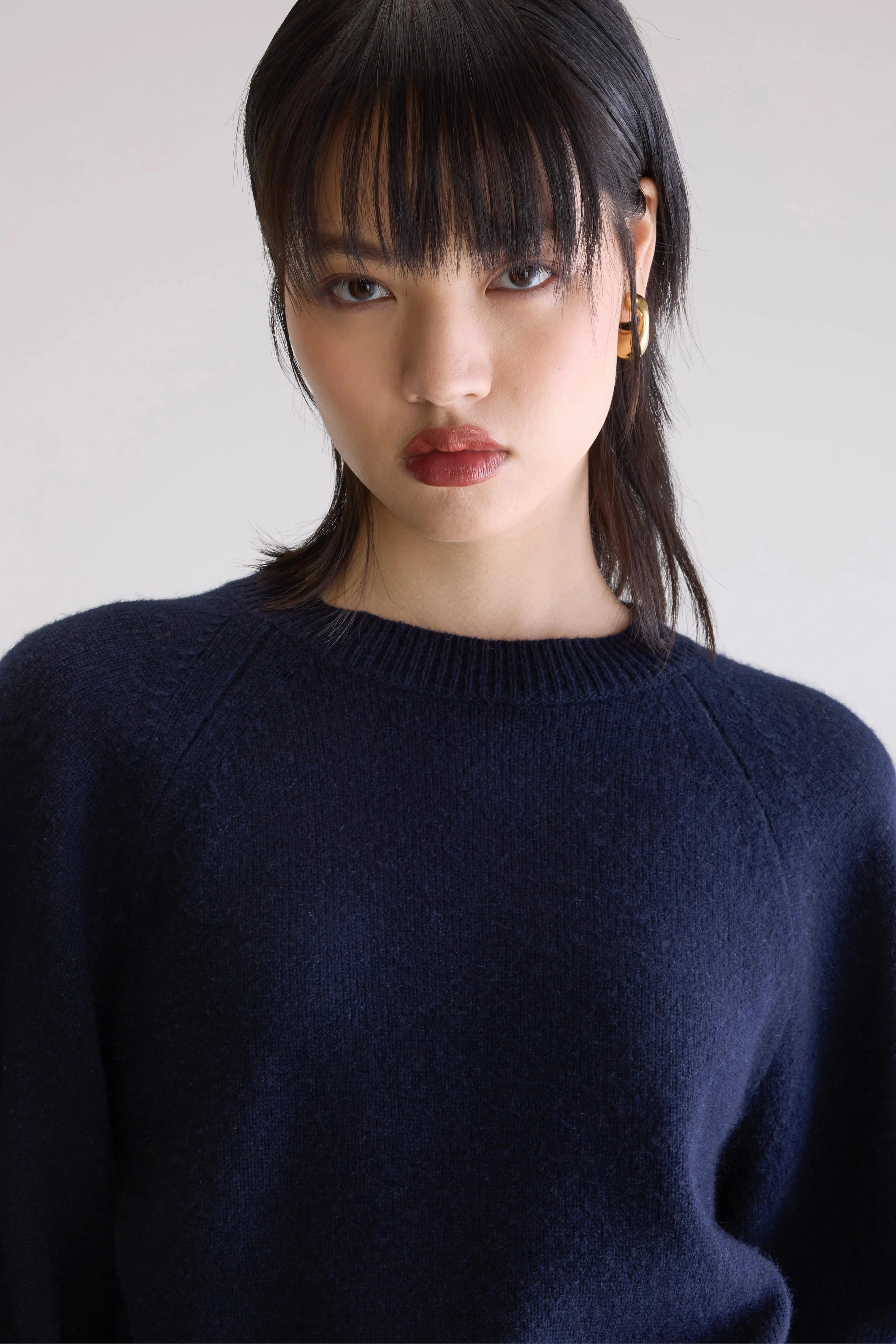 Ameka Crewneck Sweater (252 / W / NAVY) Reinforced Neckline Classic Casual