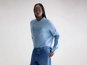 Arcy v-neck sweater (252 / W / CHAMBRAY) Transitional Style Flexible Edging