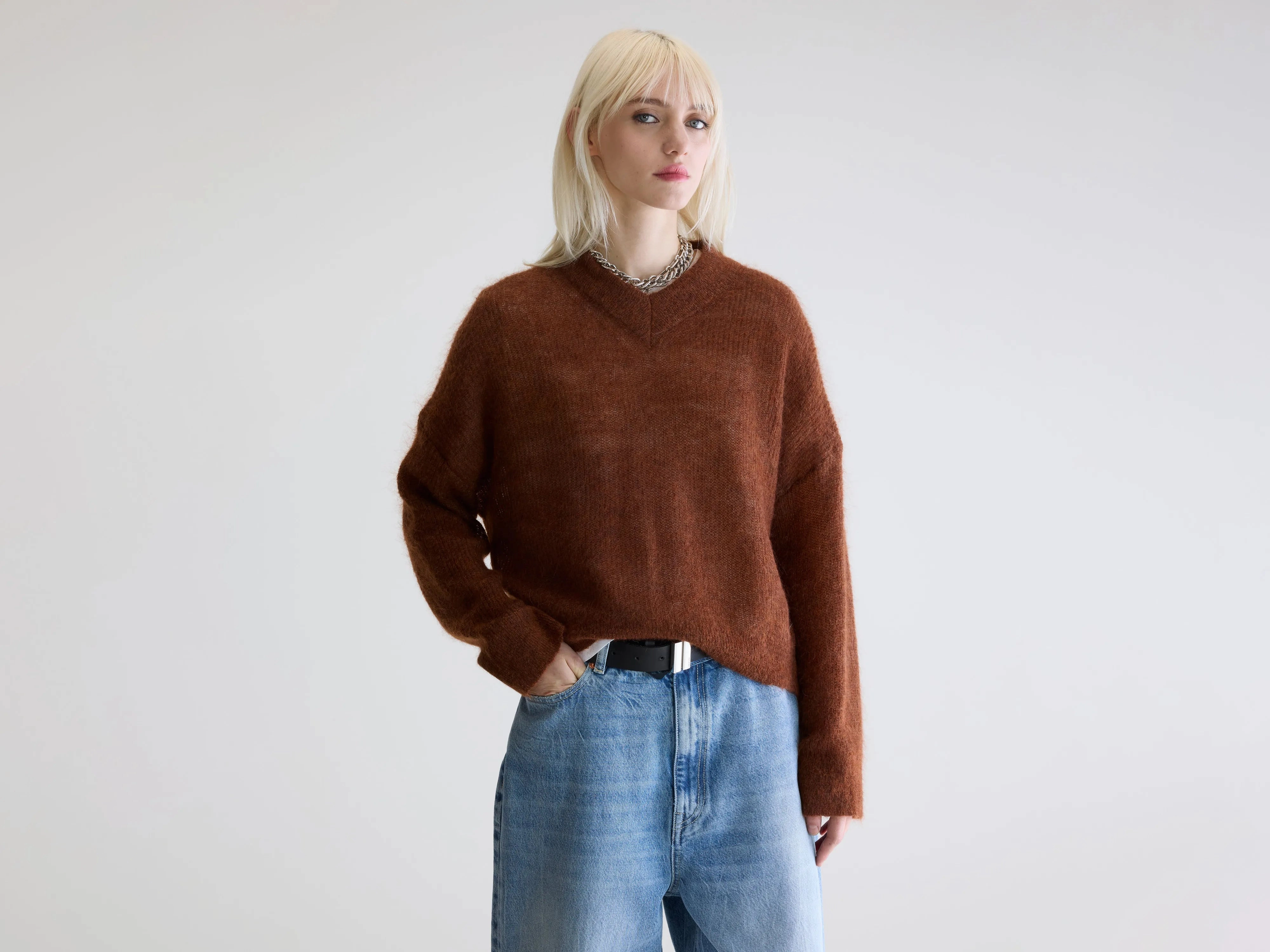 Arcy v-neck sweater (252 / W / SUEDE) Airflow Optimized