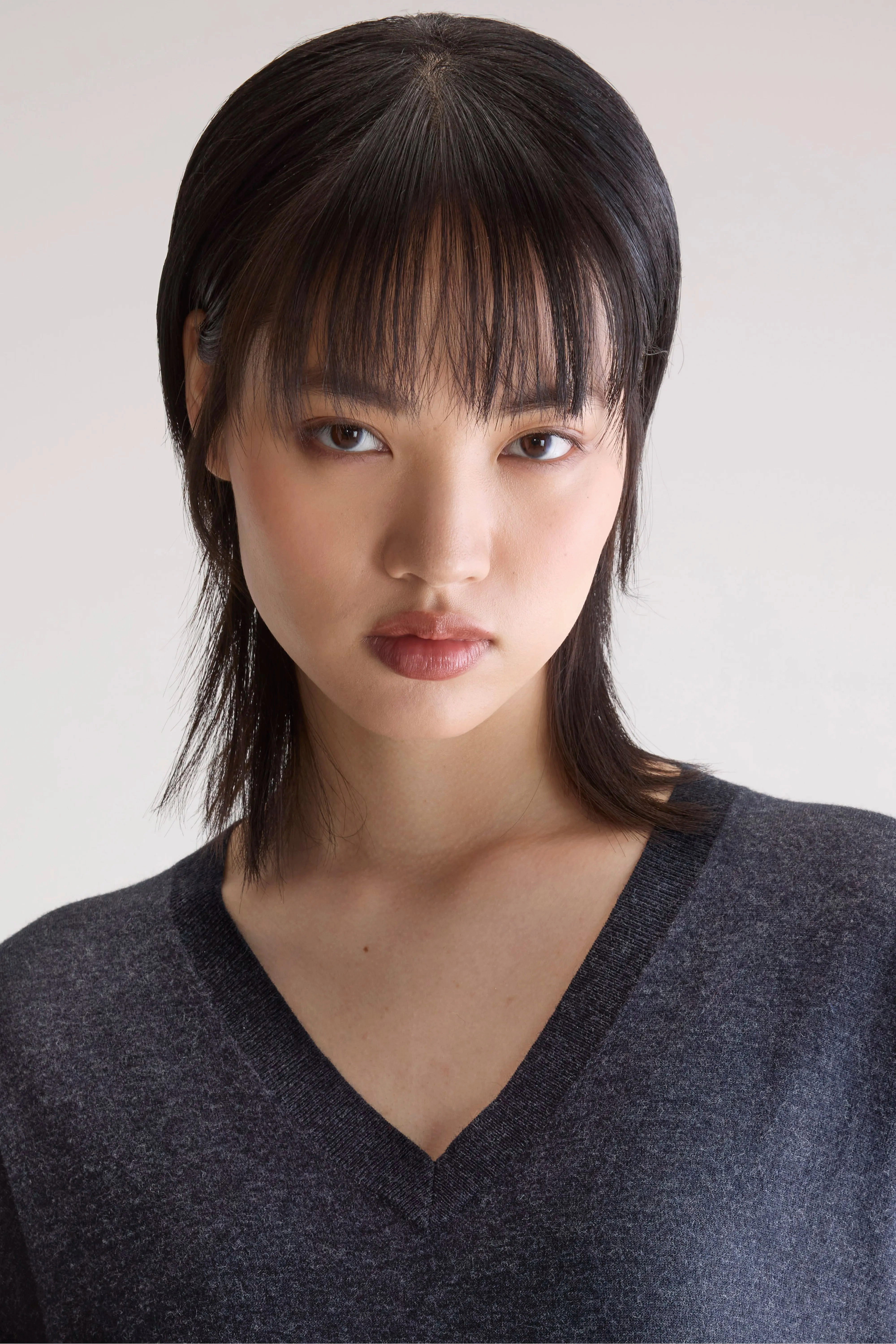 Weekend Comfort Arybev V-Neck Sweater (252 / W / ANTHRACITE)