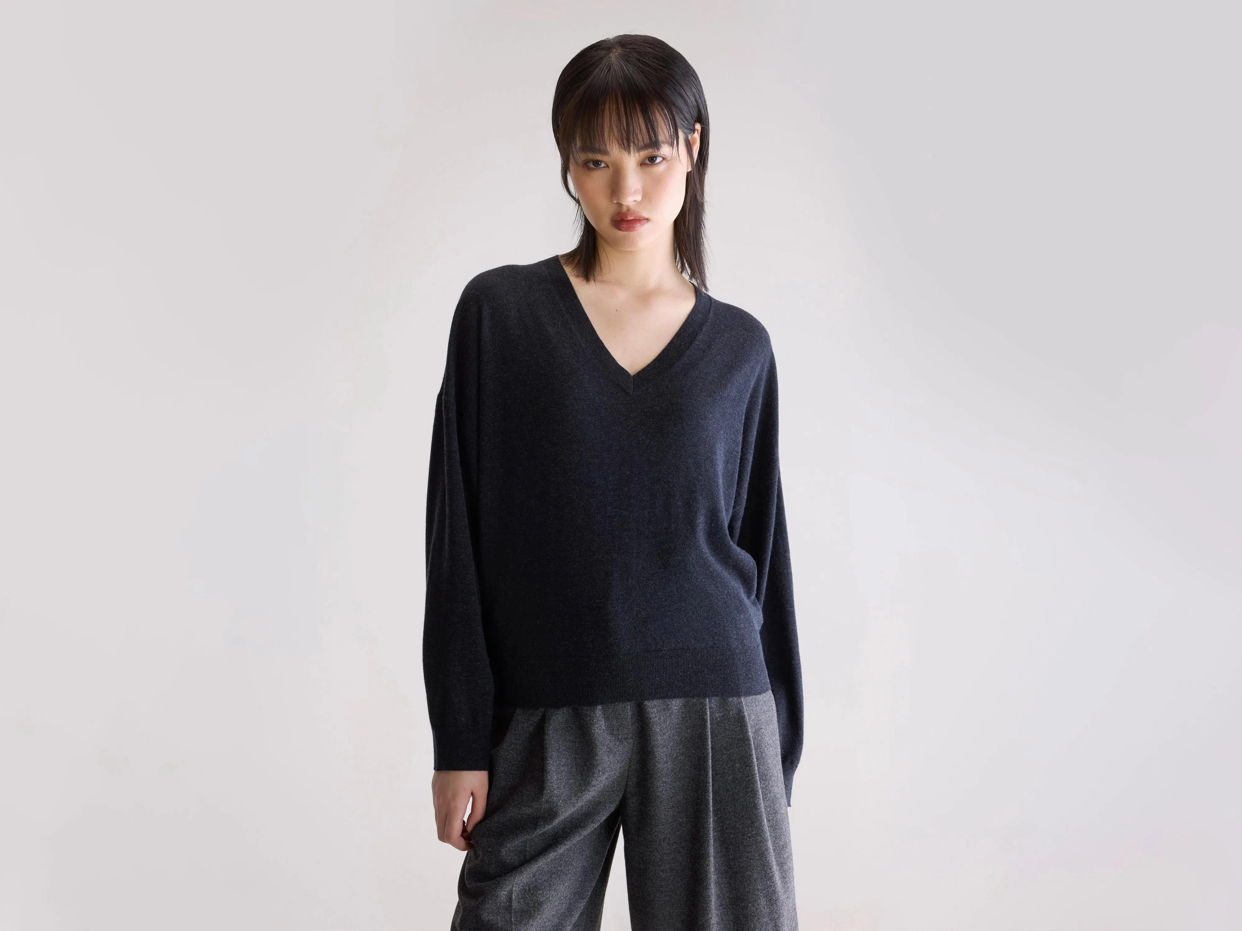 Arybev V-Neck Sweater (252 / W / ANTHRACITE) Non Irritating Edging Brushed Interior