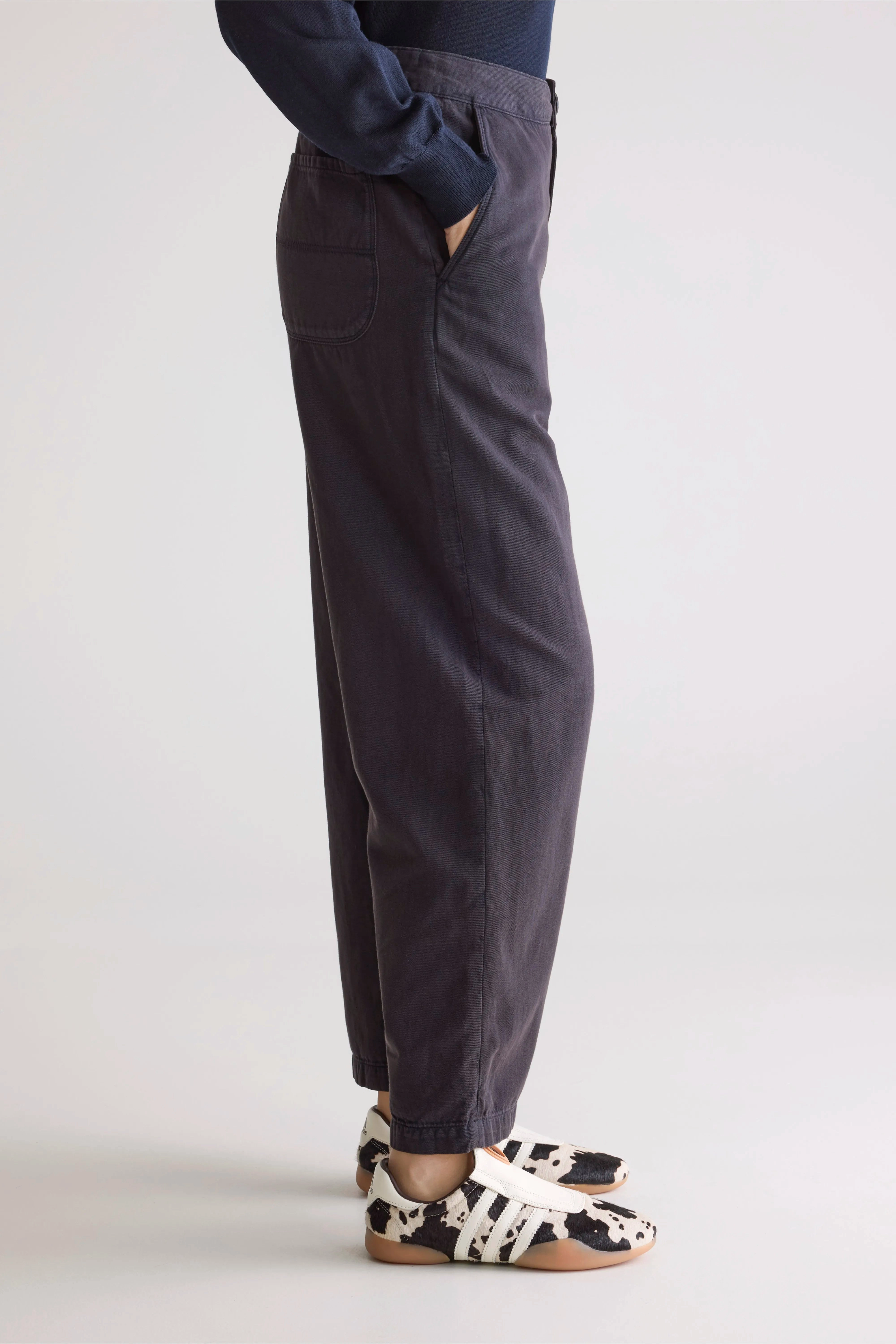 Pasop relaxed trousers (252 / W / OFF BLACK) Flexible Look