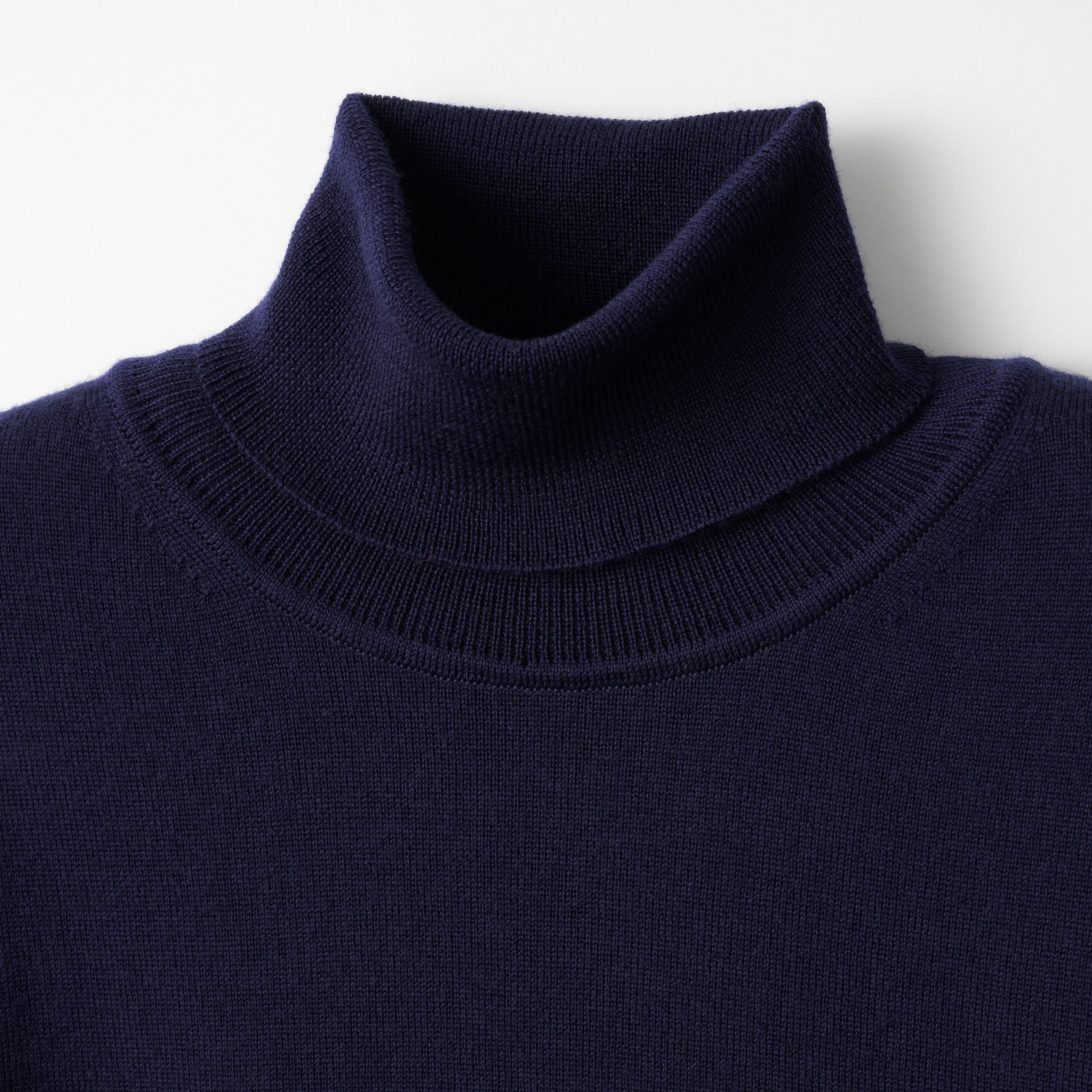 Durable Elasticity Airflow channels Mooncastle Lightweight Merino Roll Neck Sweater: Navy
