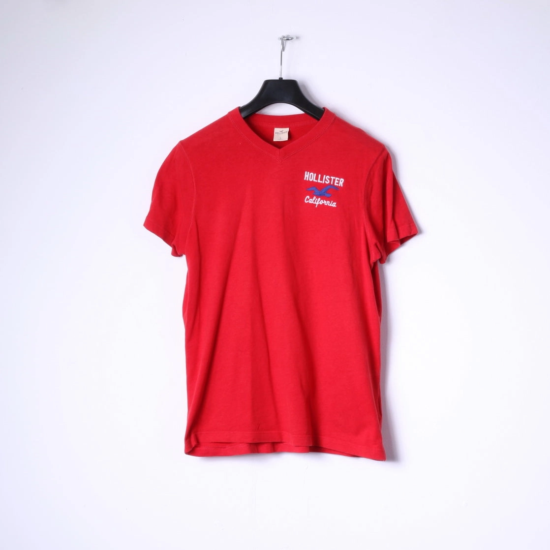 TemperatureRegulating Casual Layering Hollister California Mens L (M) T- Shirt Red Cotton V Neck Classic Top