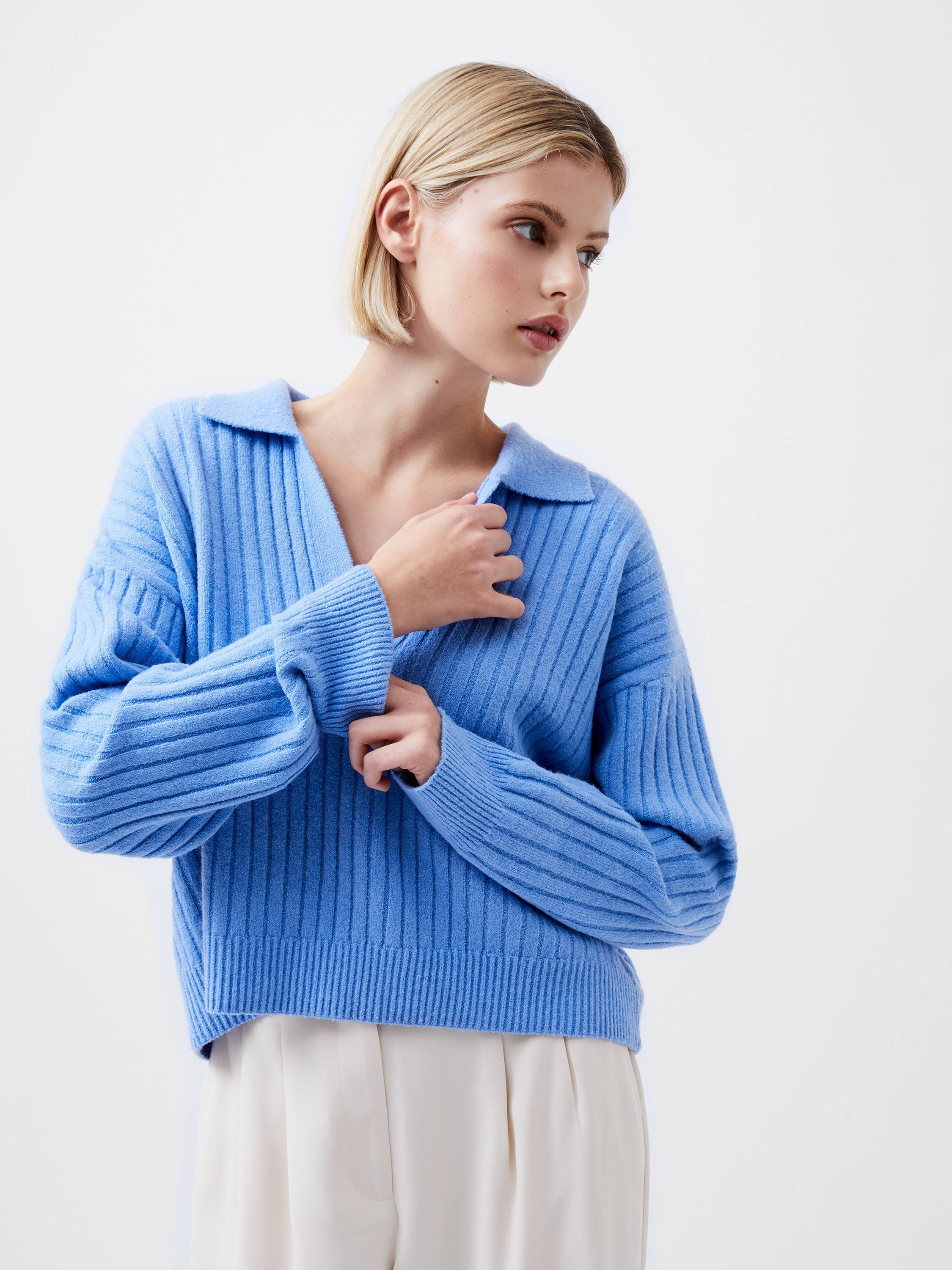 Contrast Stitch Vhari Collar Long Sleeve Sweater