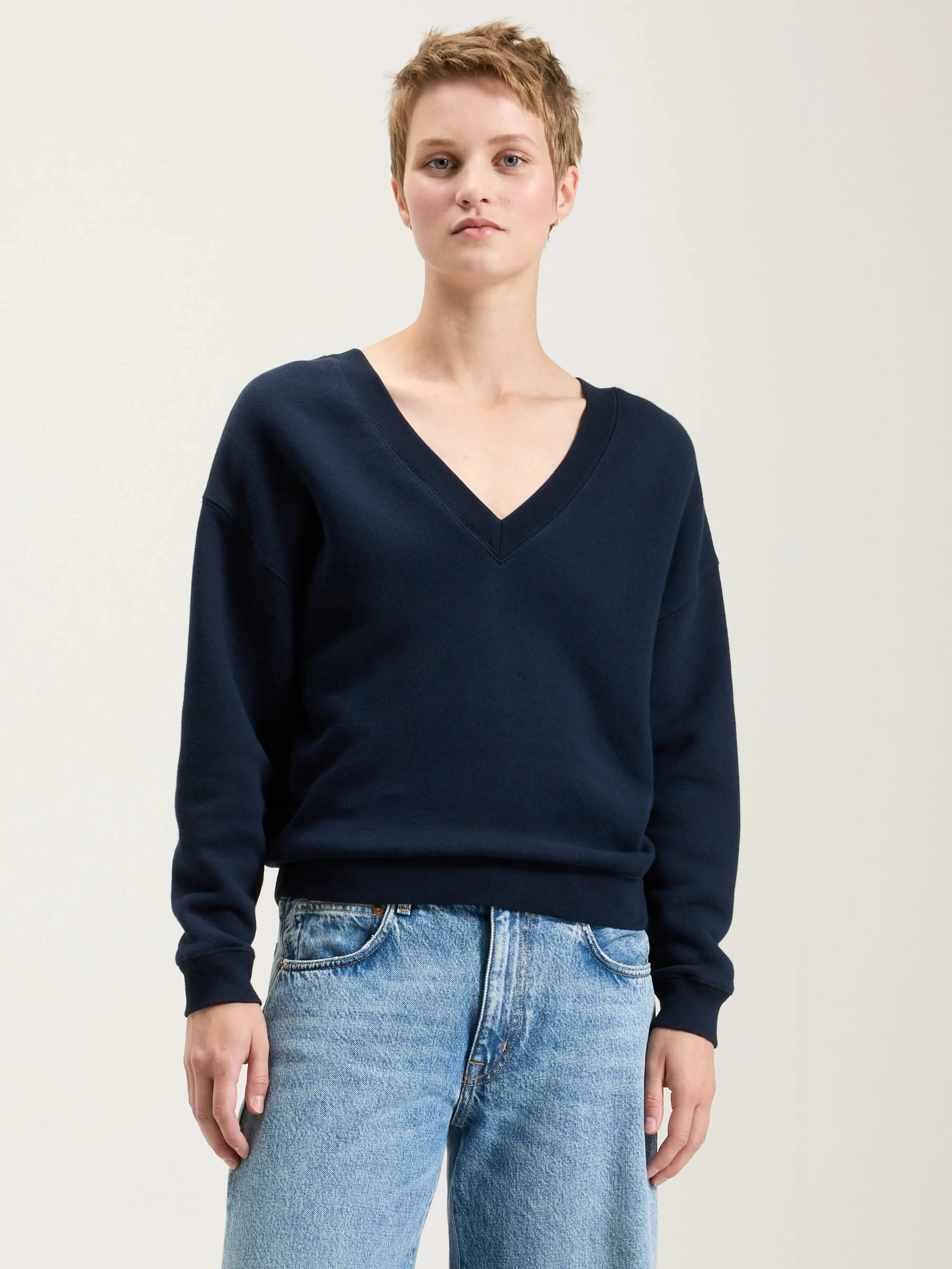 Fleece like Fellow v-neck sweatshirt (242 / W / NAVY)