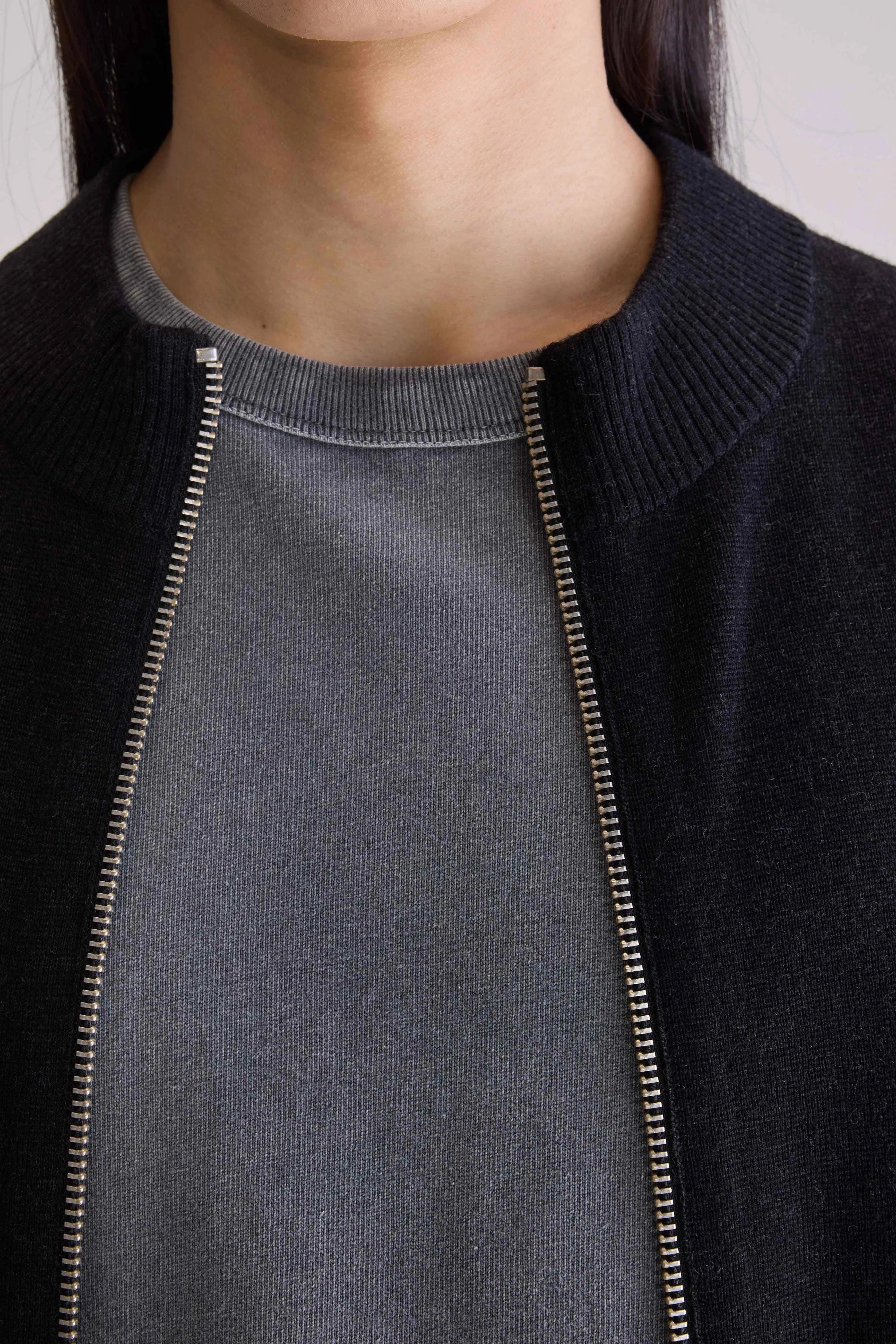 Compact Knit Structure Elastic hemline Dilso zip-up sweater (252 / M / CHARCOAL)