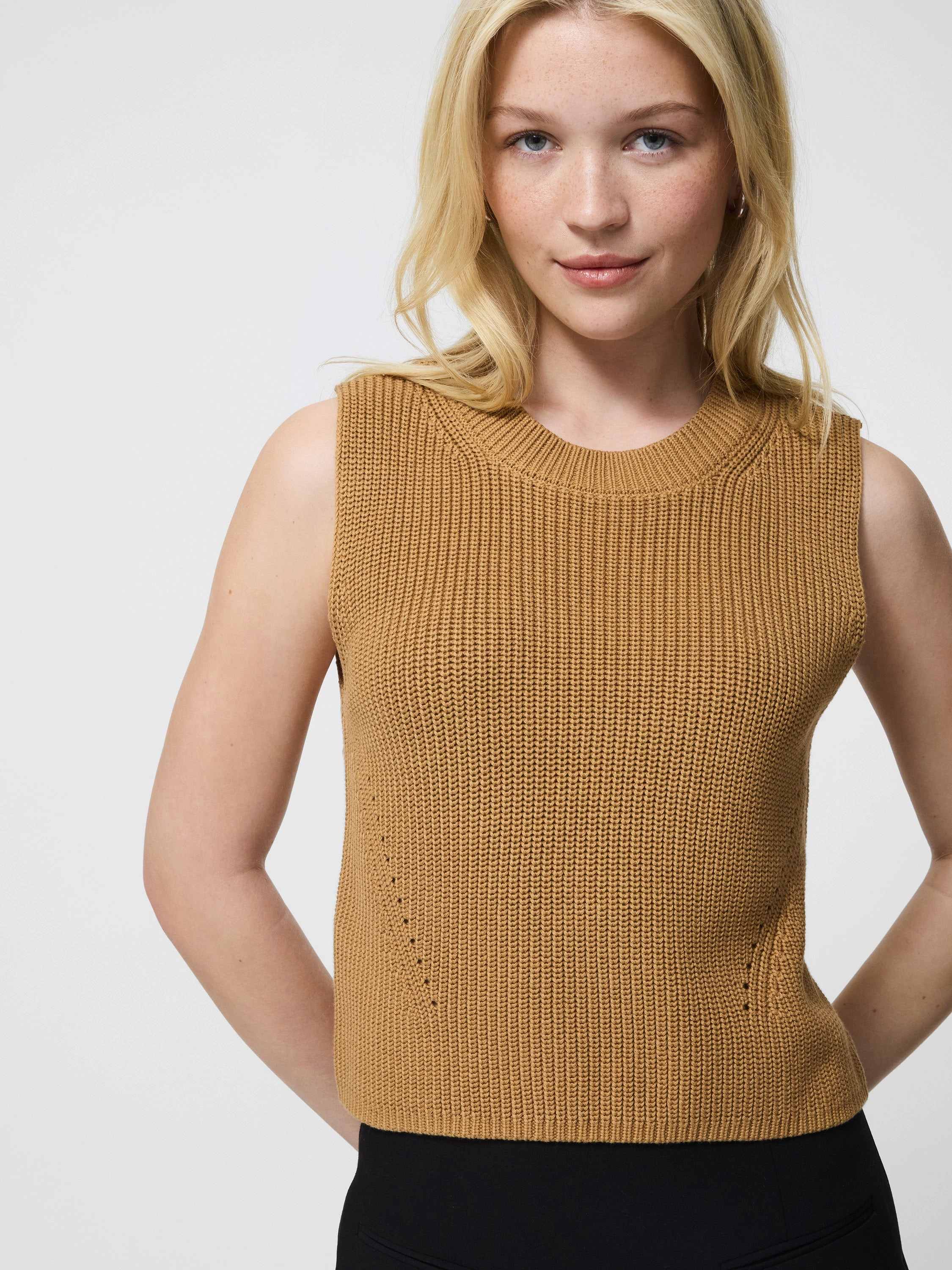 Mozart Crewneck Sleeveless Vest Warm Touch Natural Fiber Composition