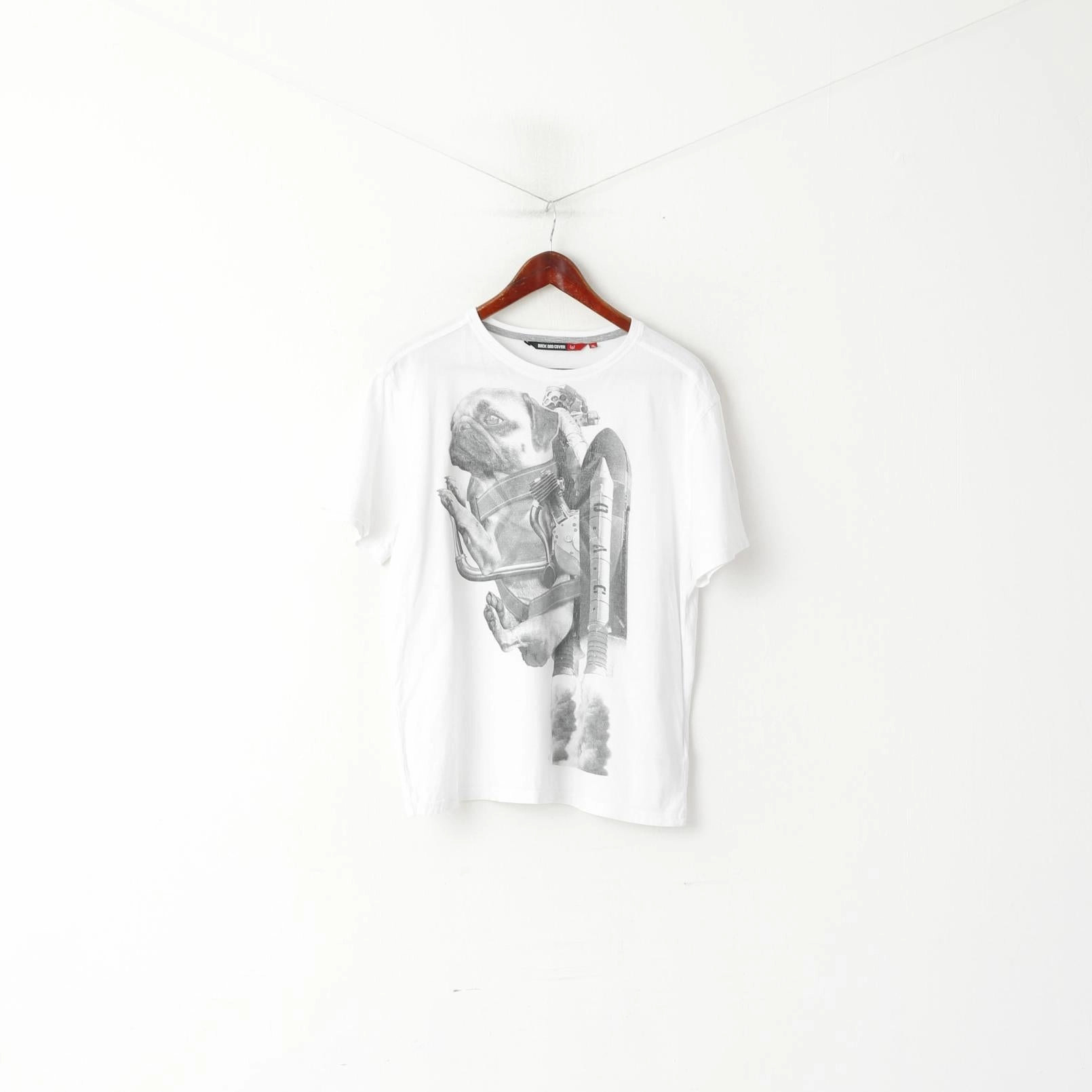 Duck and Cover Men XL (L) T- Shirt White Cotton Graphic Crew Neck Pug Jeatpag Top Elegant