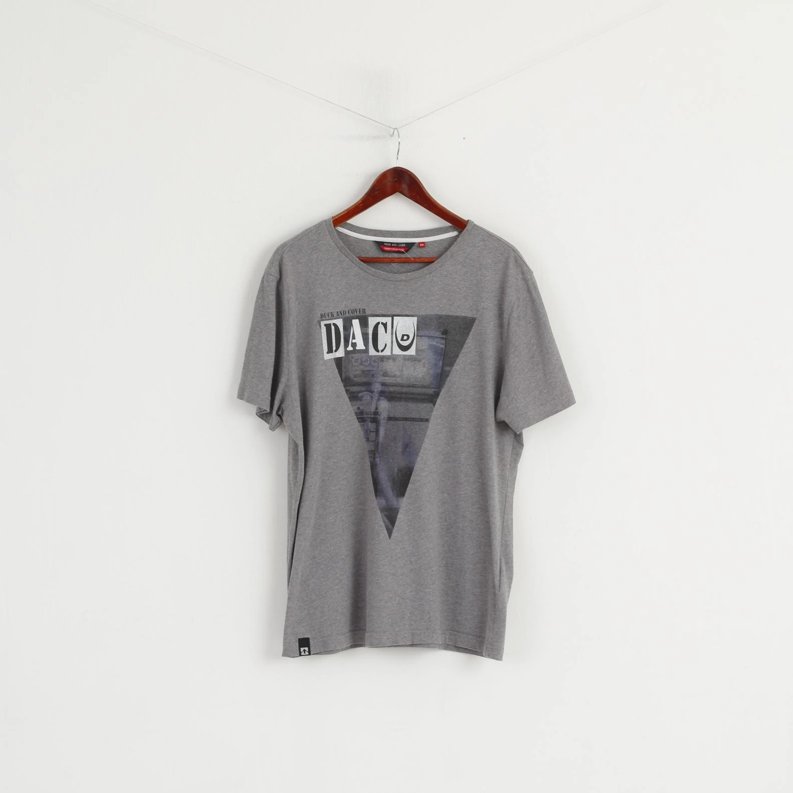 Trendy Vibes Wear Flattering Cut Duck and Cover Men XXL (XL)  T- Shirt Grey Cotton Graphic Short Sleeve Crew Neck Top