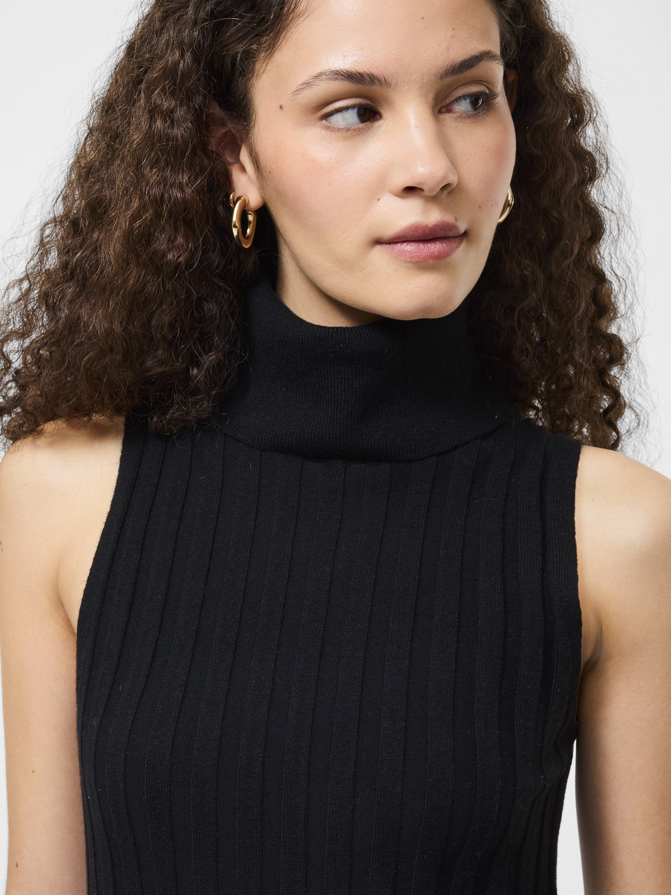 Smart Fit Gradient Colorfast Dye Turtleneck Tank Sweater