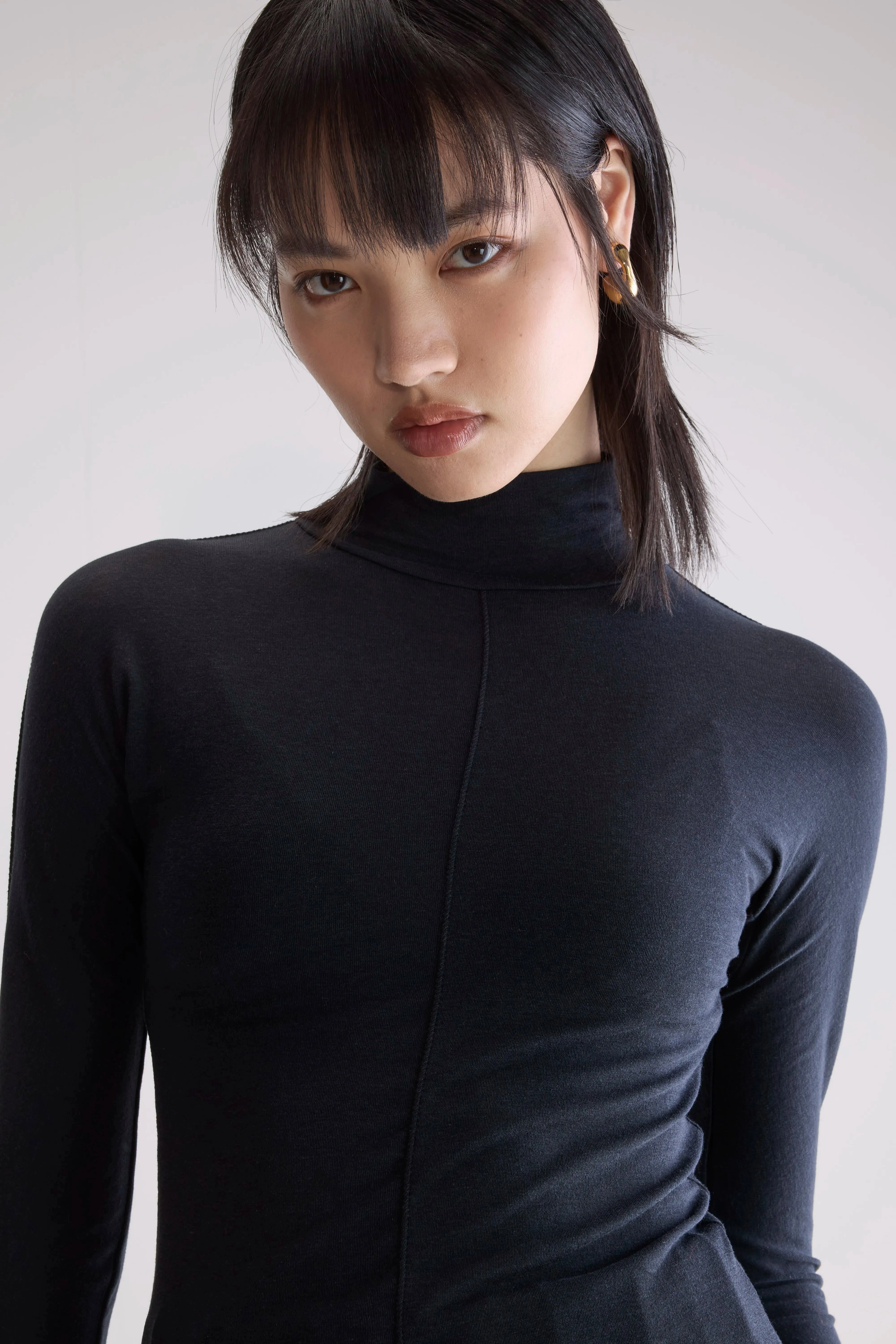 Durable Build Layer Essential Flawy turtle neck t-shirt (252 / W / OFF BLACK)