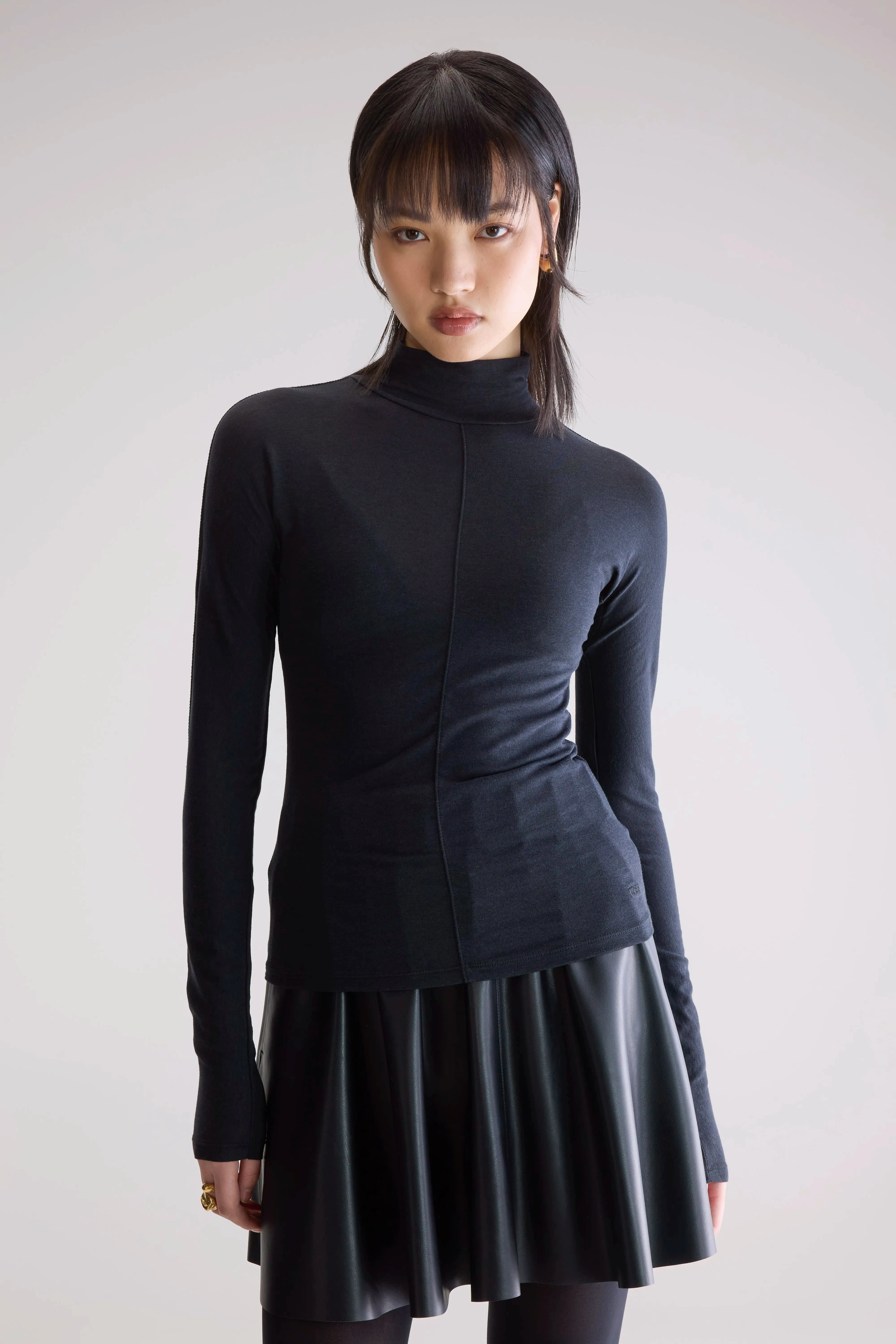 Flawy turtle neck t-shirt (252 / W / OFF BLACK) Neutral palette product water resistant protection