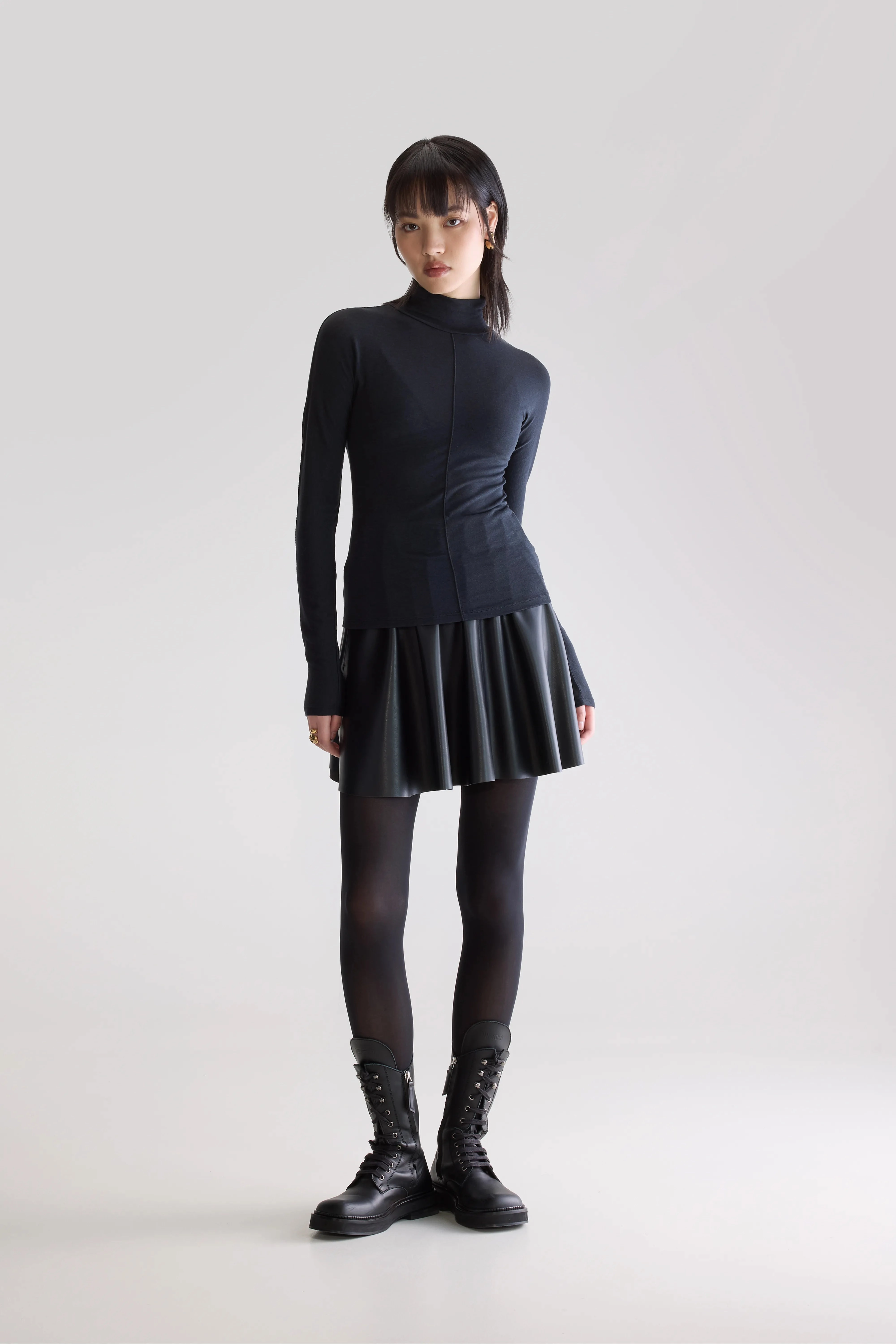 Flawy turtle neck t-shirt (252 / W / OFF BLACK) Chill Wear short sleeves