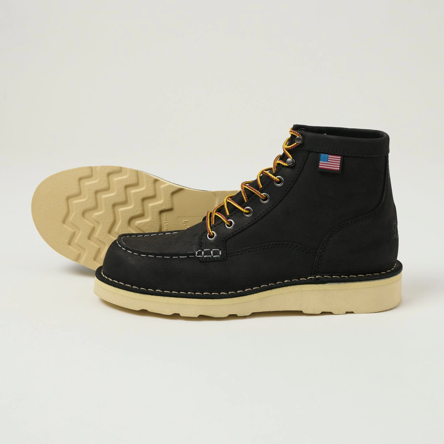 Everyday Chicwear Weatherproof Fit Danner 'Bull Run' Moc Toe Boot - Black