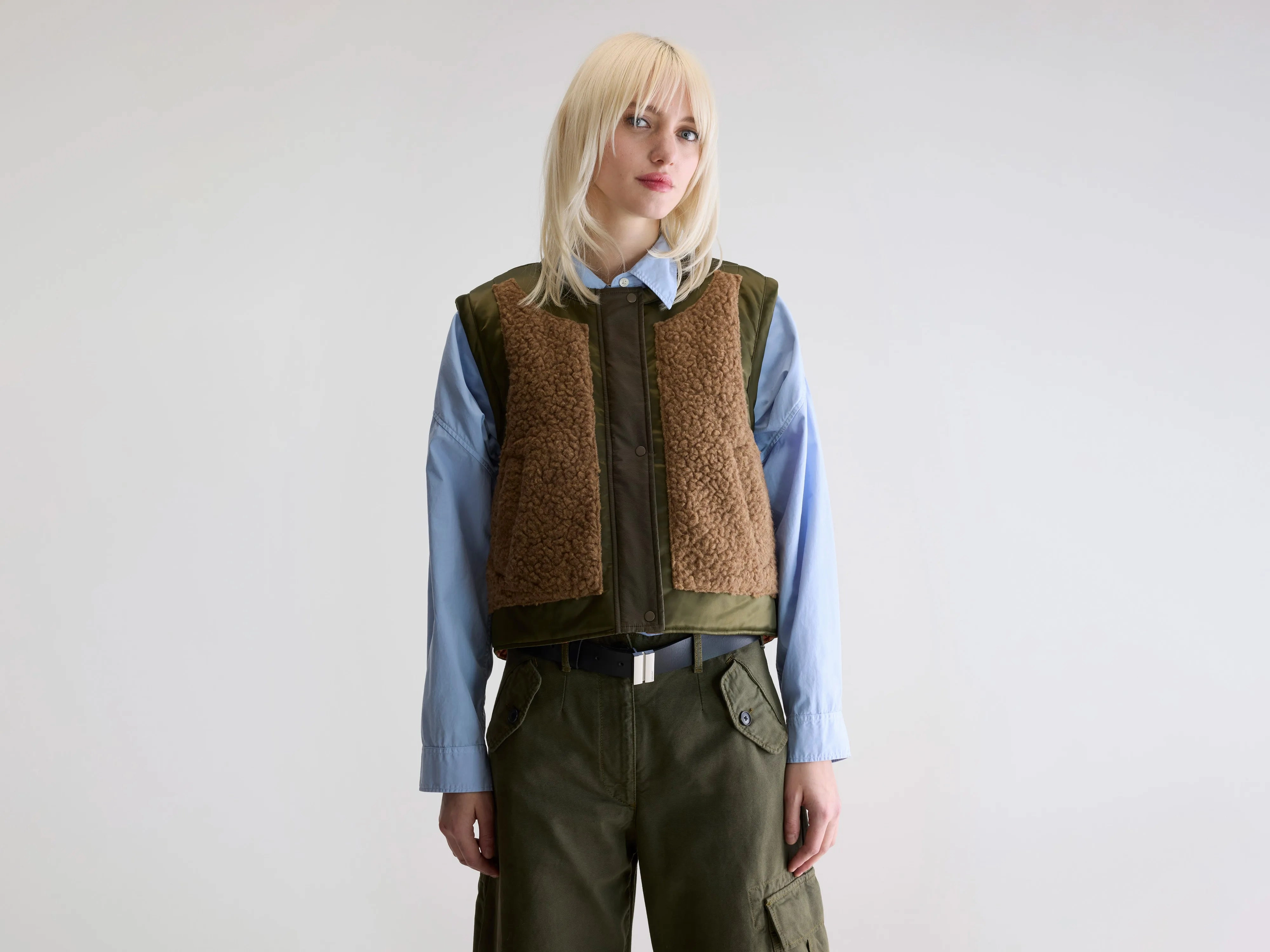 Jensa sleeveless jacket (252 / W / COMBO A) Micro Perforated Panels Eco Friendly Construction