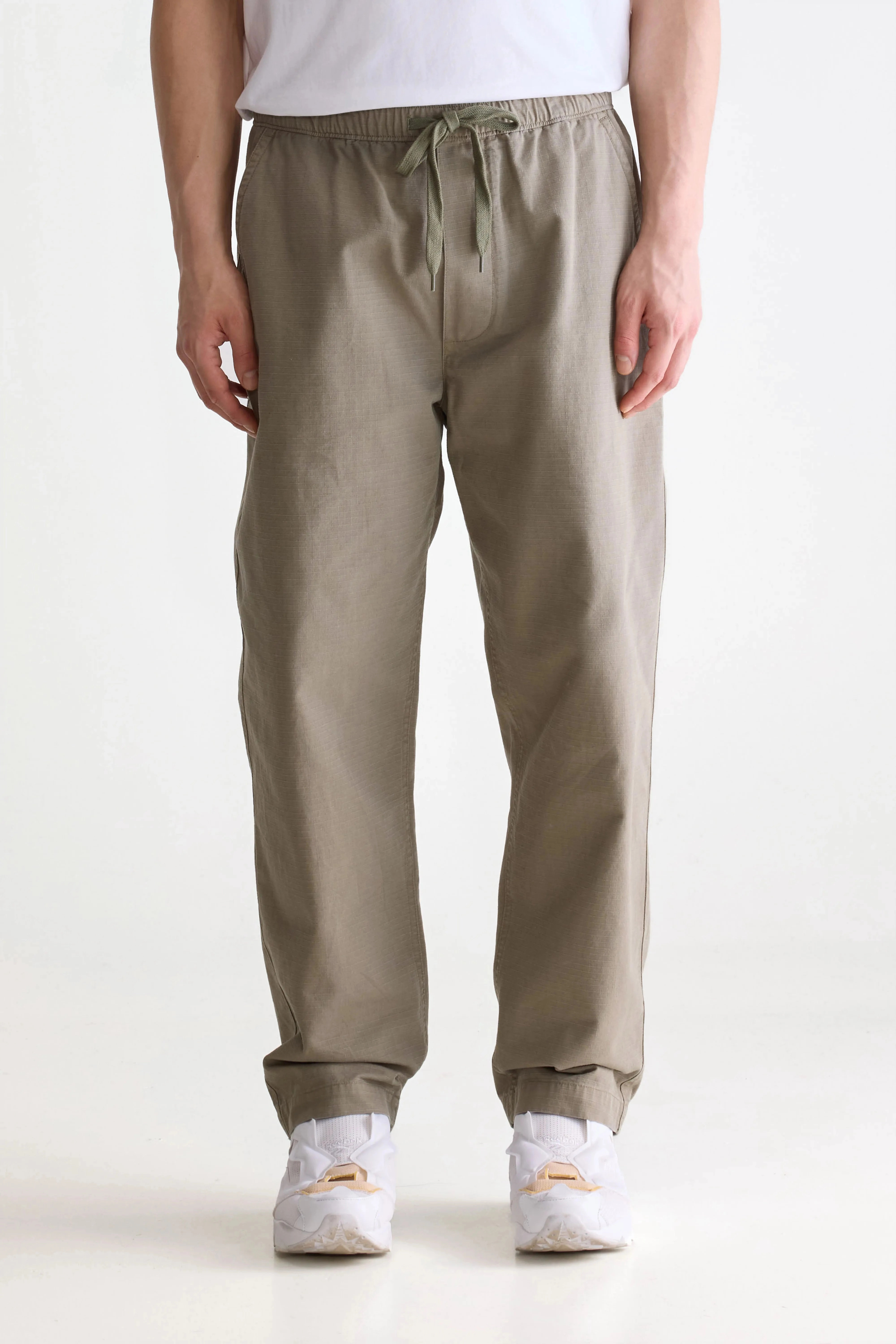 Julius baggy trousers (252 / M / DUSTY OLIVE) Relaxed Fit Design
