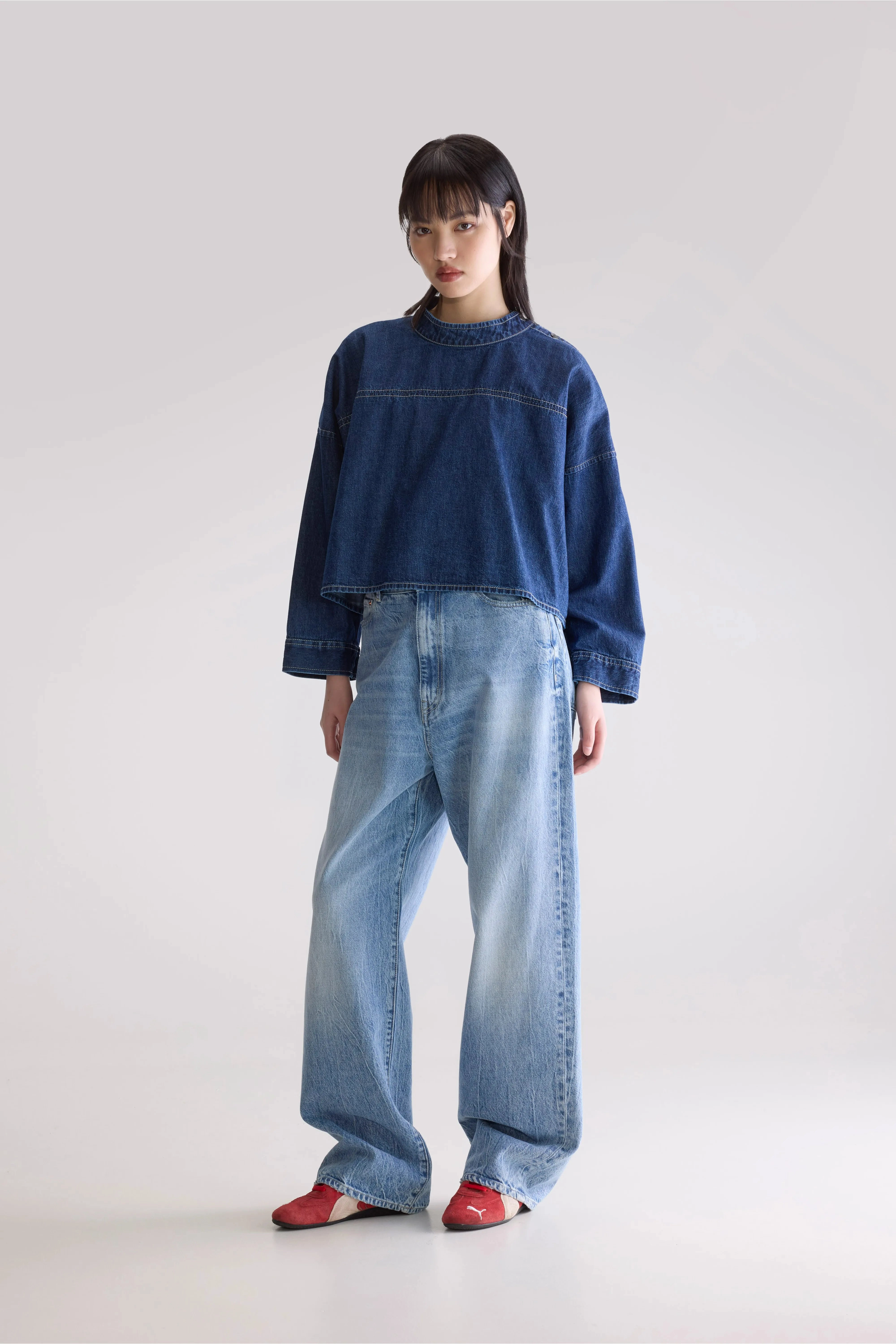 Embroidered Detail Weekend Comfort Waldo denim blouse (252 / W / MD BLUE STONE)