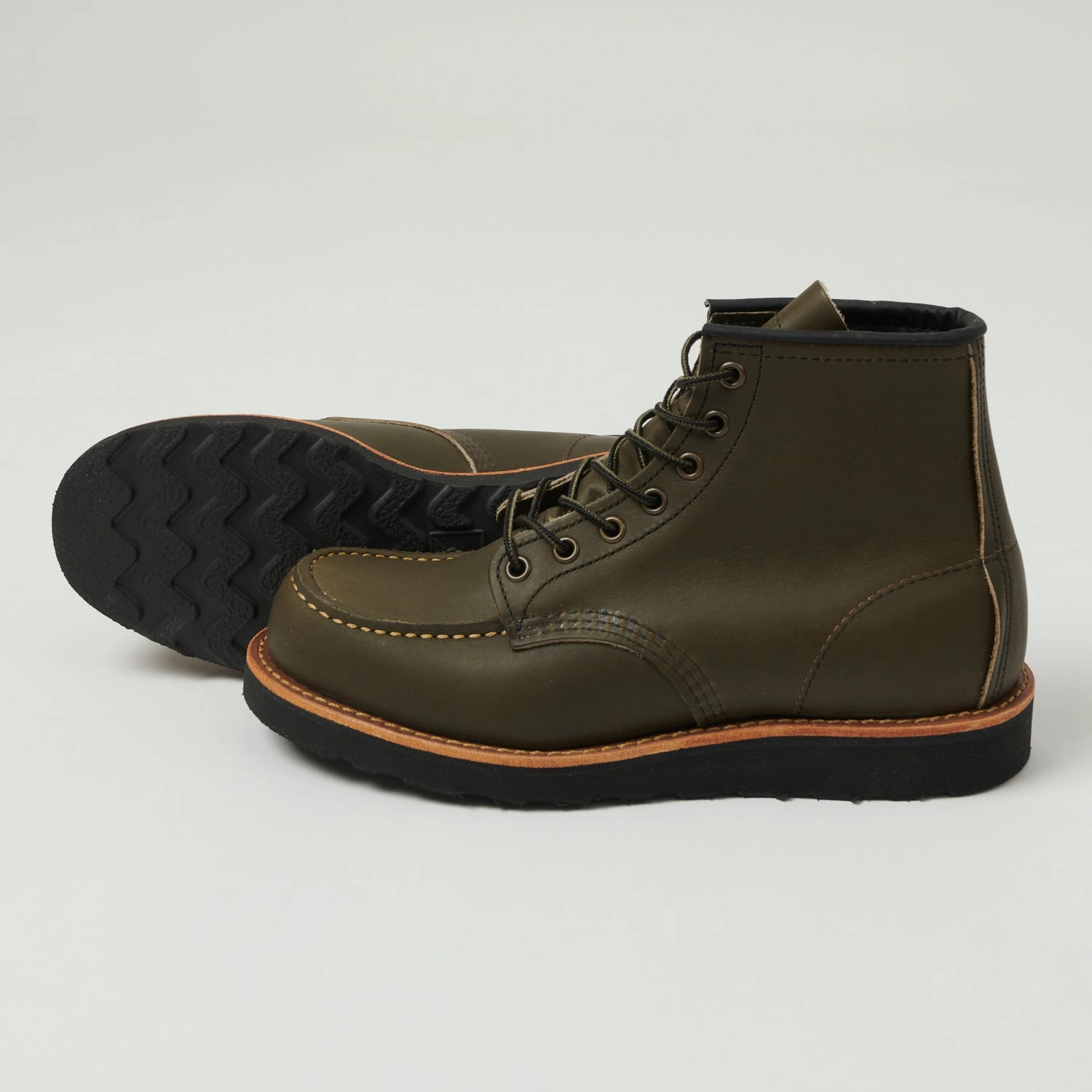 Daily Comfort Red Wing 8828 Moc Toe Boots - Alpine Portage