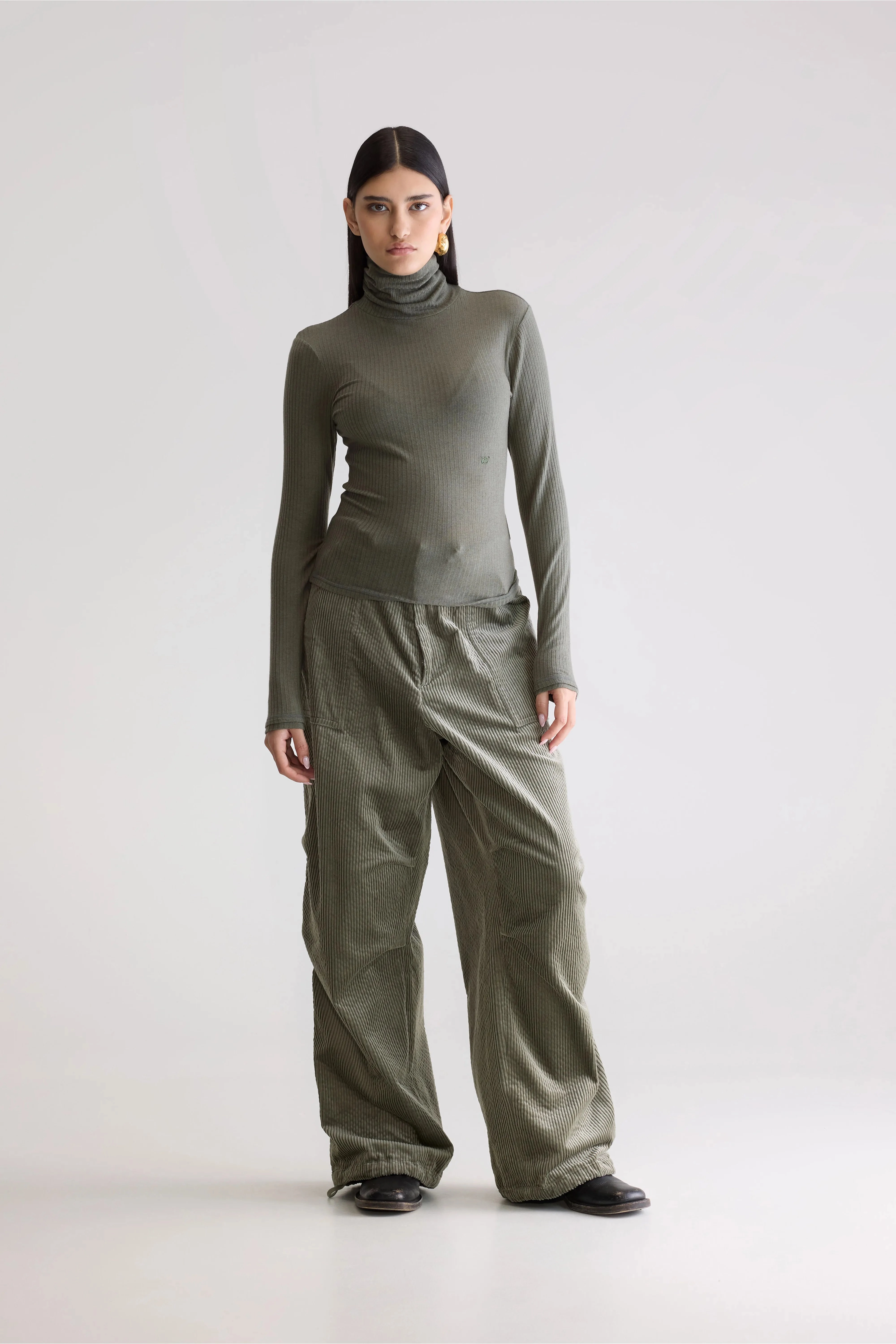 Soft Hoodie Vinay fitted t-shirt (252 / W / SAGE)