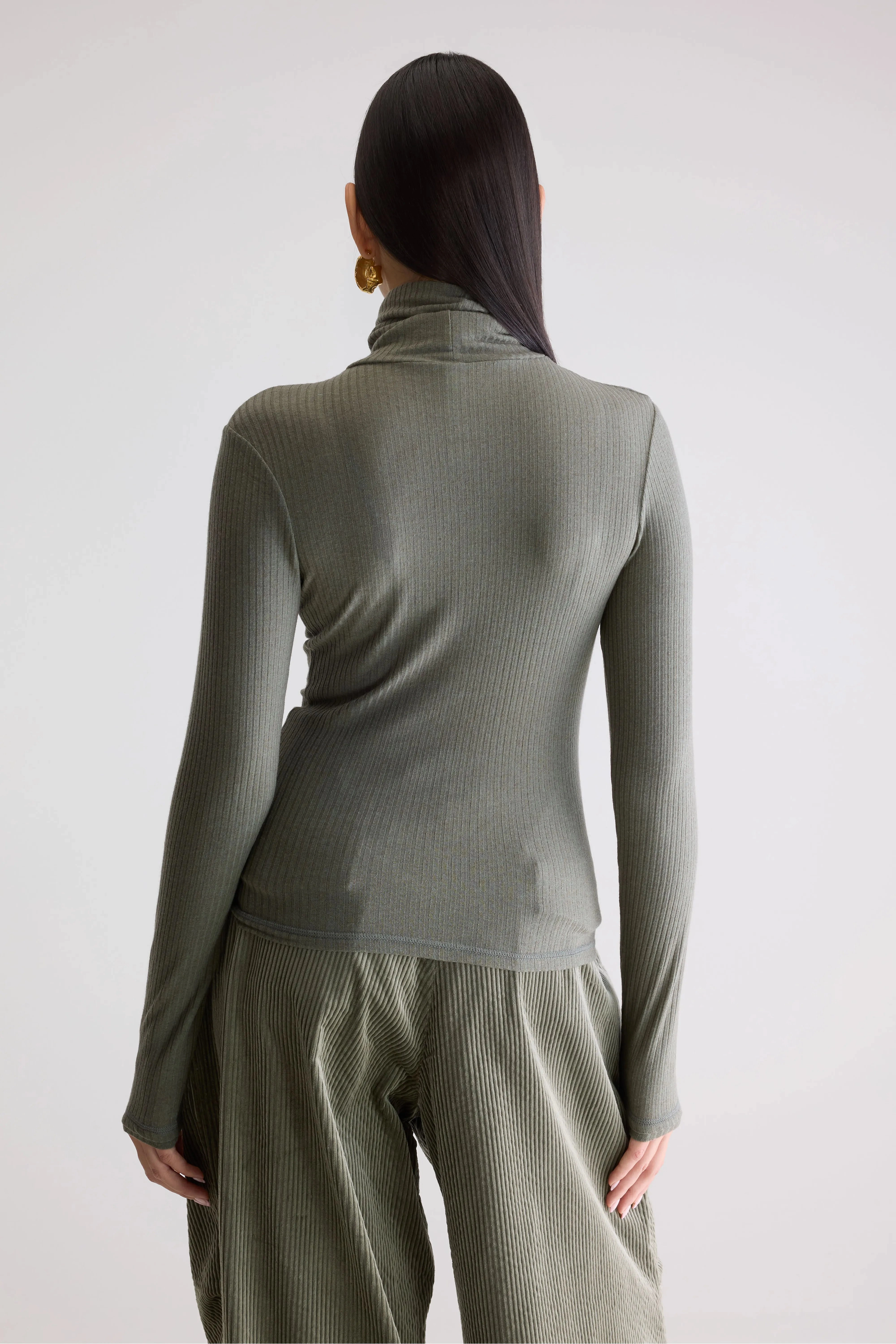 Vinay fitted t-shirt (252 / W / SAGE) Classic Layering Easy iron