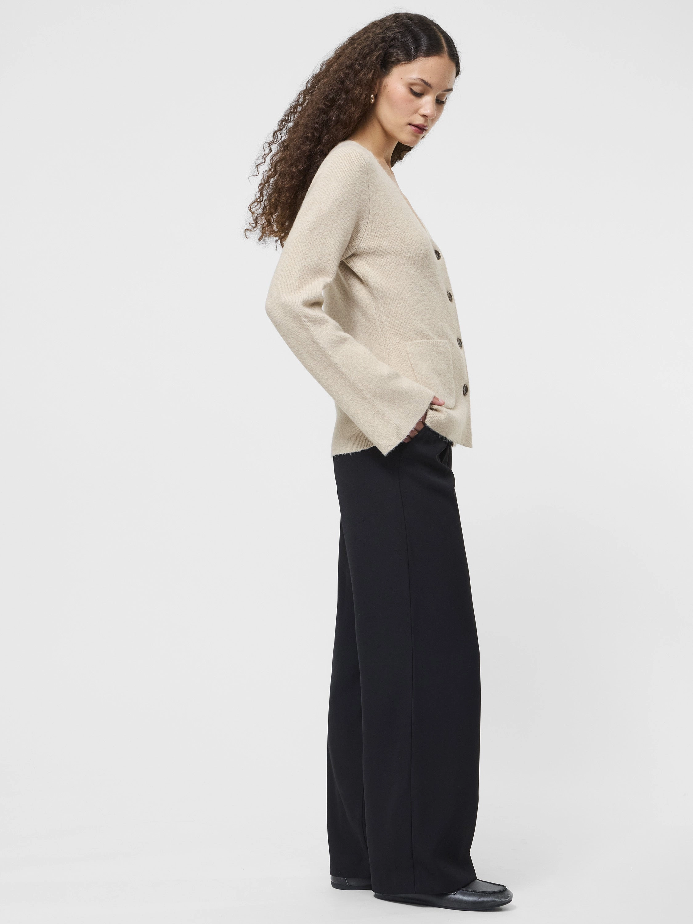 AntiStatic Coating Ellie Knit V-Neck Cardigan