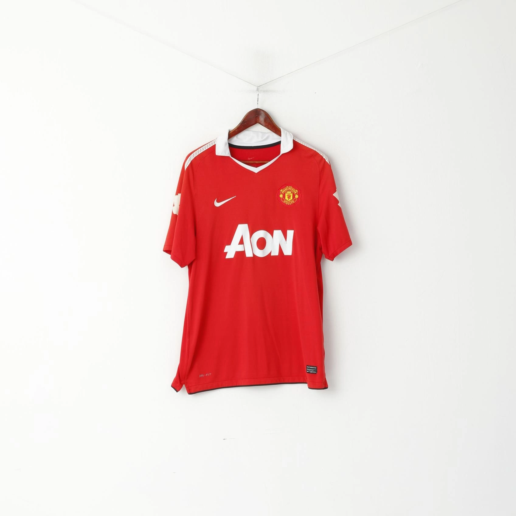 Nike Men L Polo Shirt Red Vintage Manchester United # 17 Nani Soccer Jersey Top Essential Casual