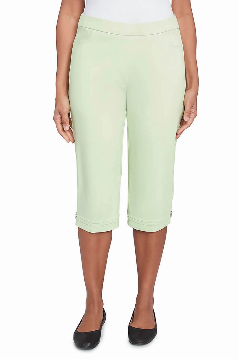 Sporty Look Parrot Cay Pleated Hem Capri Pant