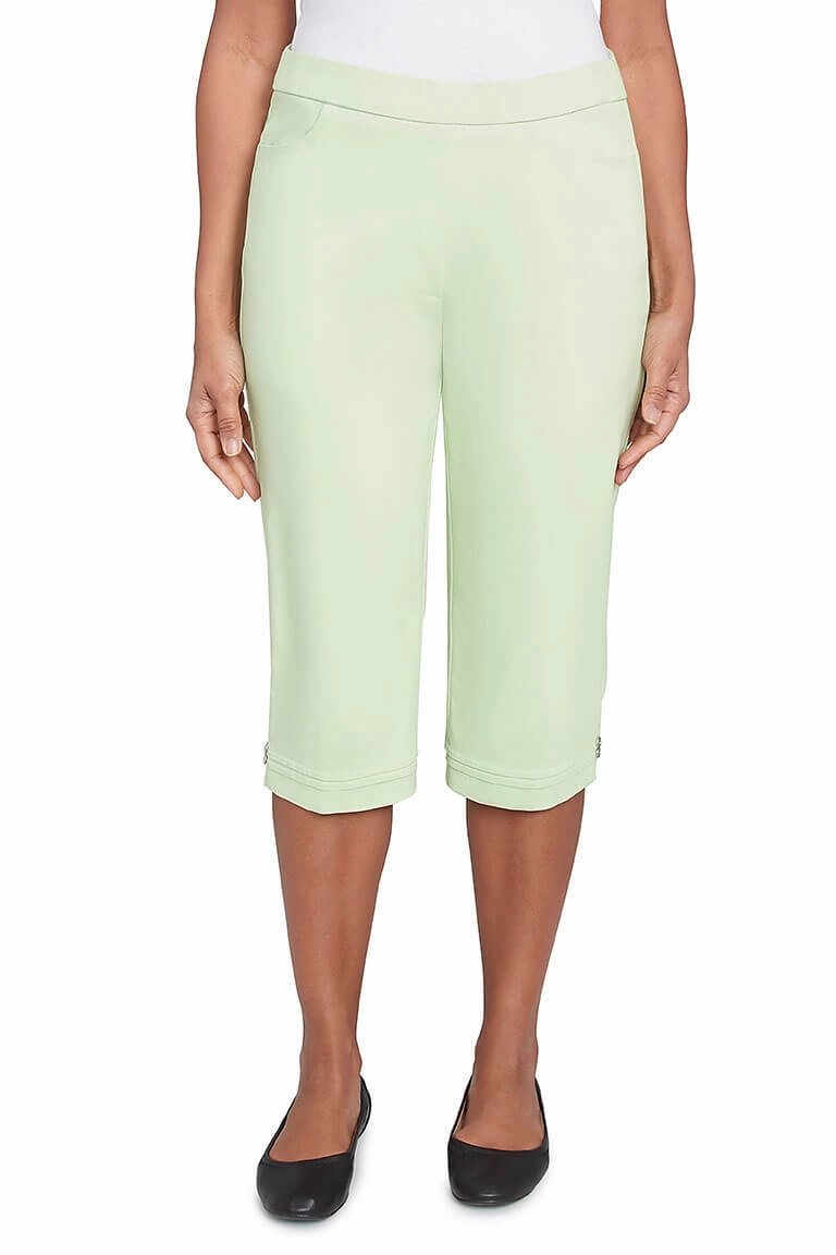 Minimal Waistband Wide fit Parrot Cay Pleated Hem Capri Pant