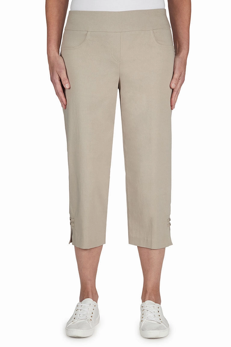 Breathable Stretch Wear Pull-On Studded Lattice Hem Capri Pant