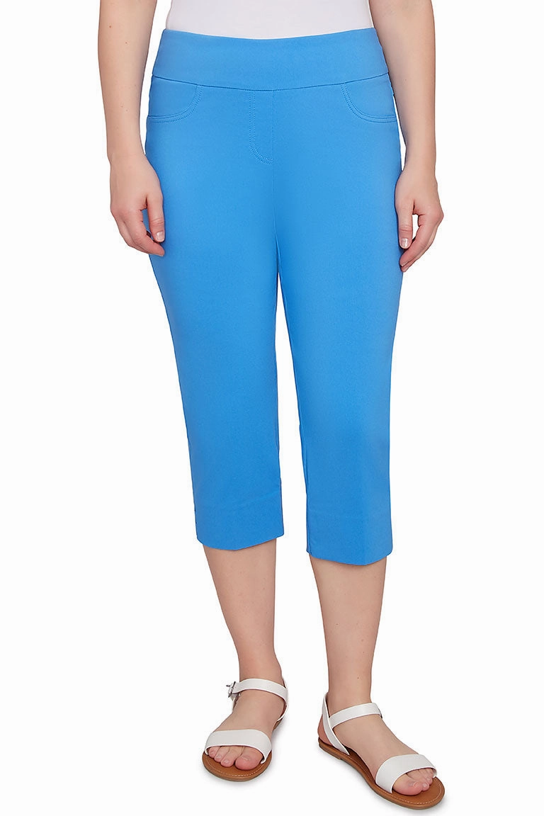 Breathable Performance Wear Flexible Cut Pull-On Lattice Hem Capri Pant