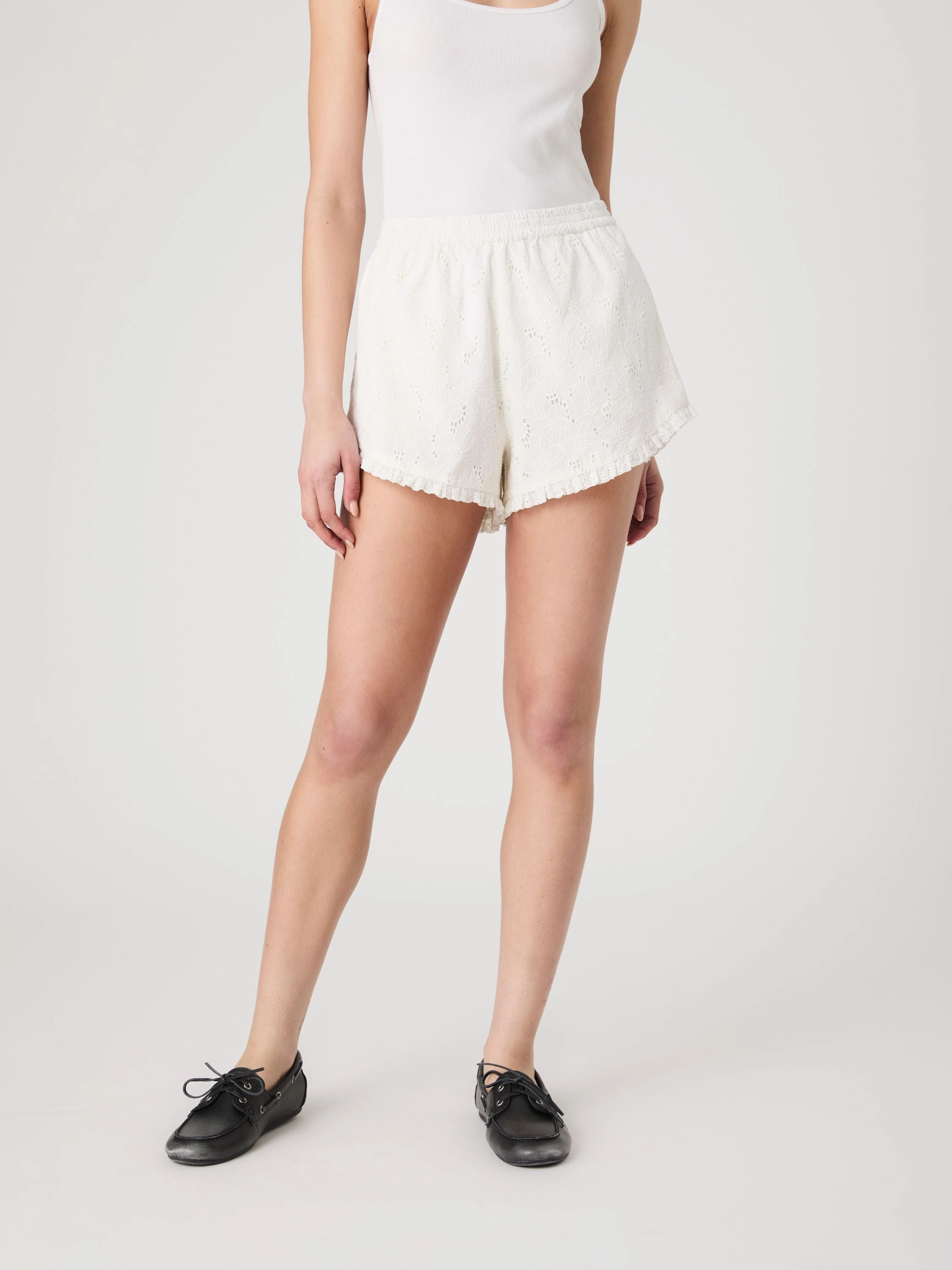 Eyelet Ruffle Hem Shorts snowboard clothing