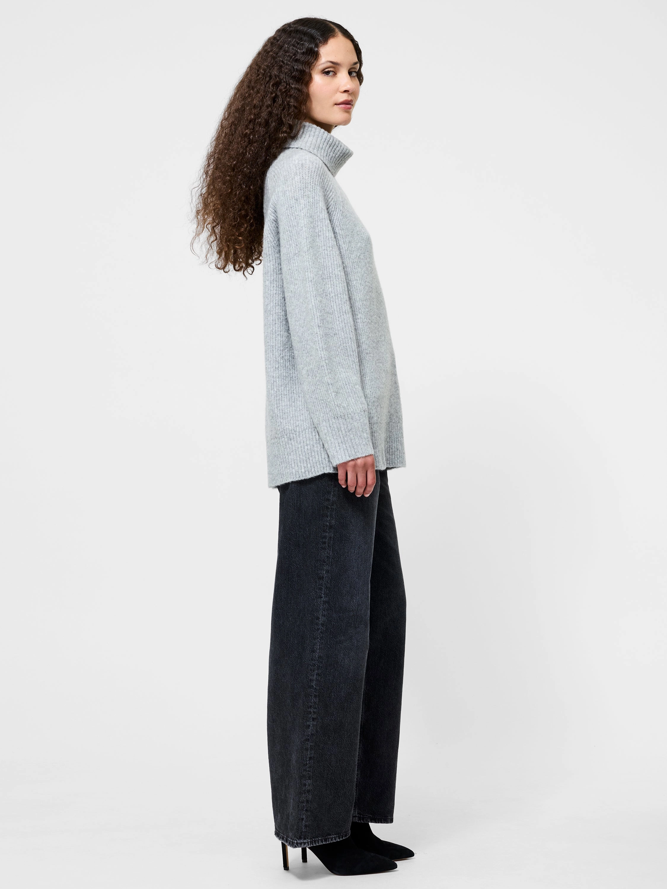 Minimal Comforted Classic Layer Emilia Knit Oversized Sweater