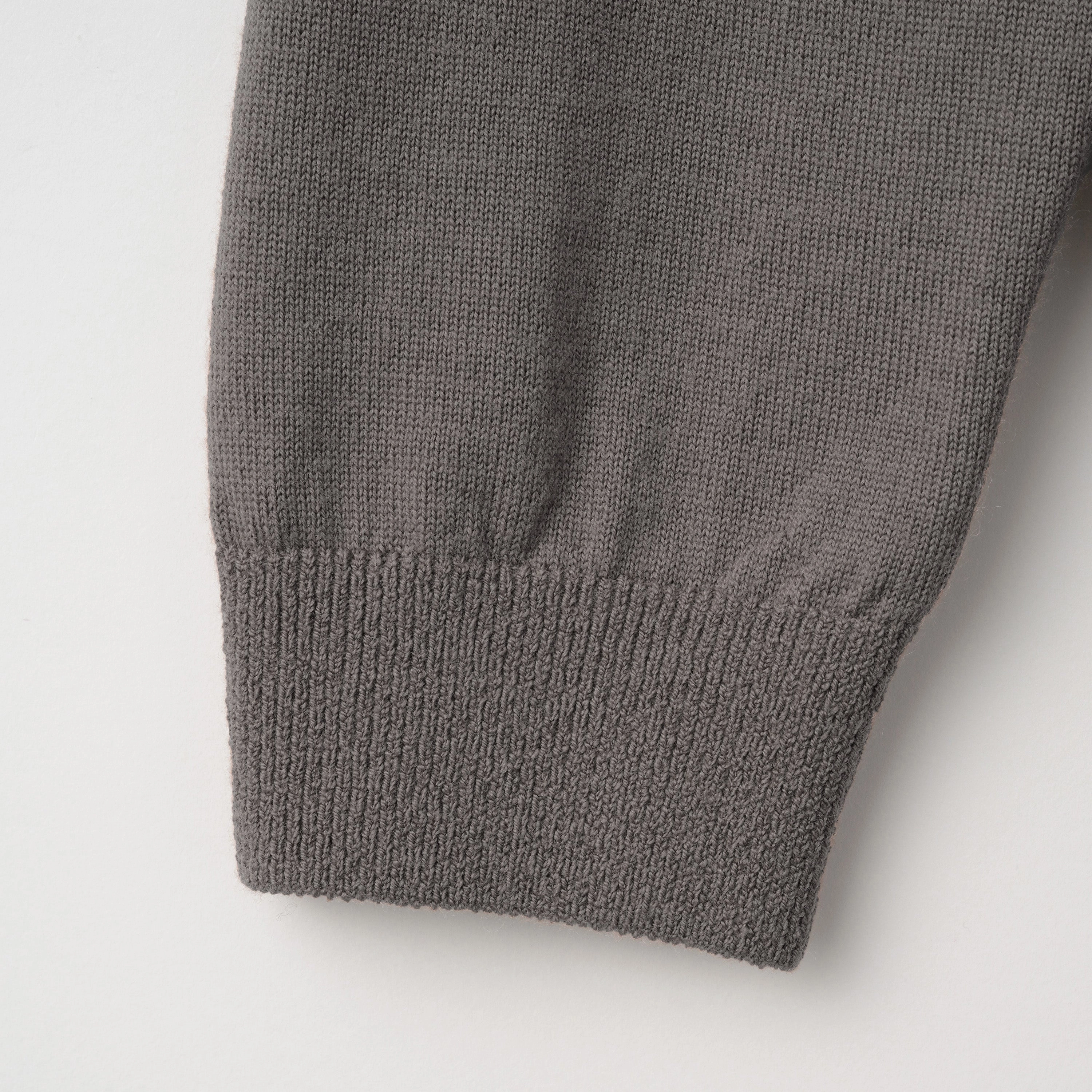 HeatTrapping Fibers Mooncastle Lightweight Merino Roll Neck Sweater: Charcoal