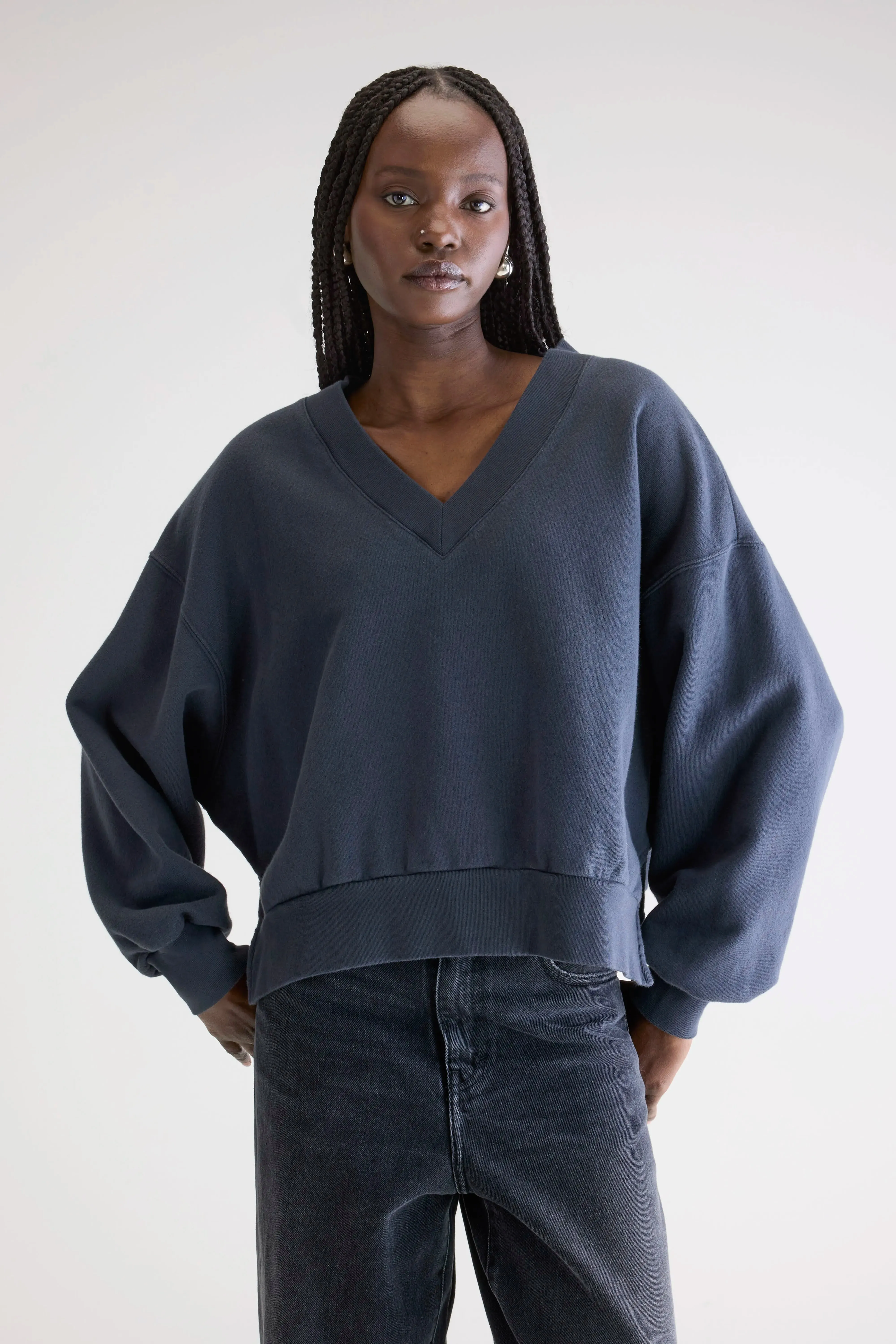 Artistic expression Varola v-neck sweatshirt (262 / W / NAVY)