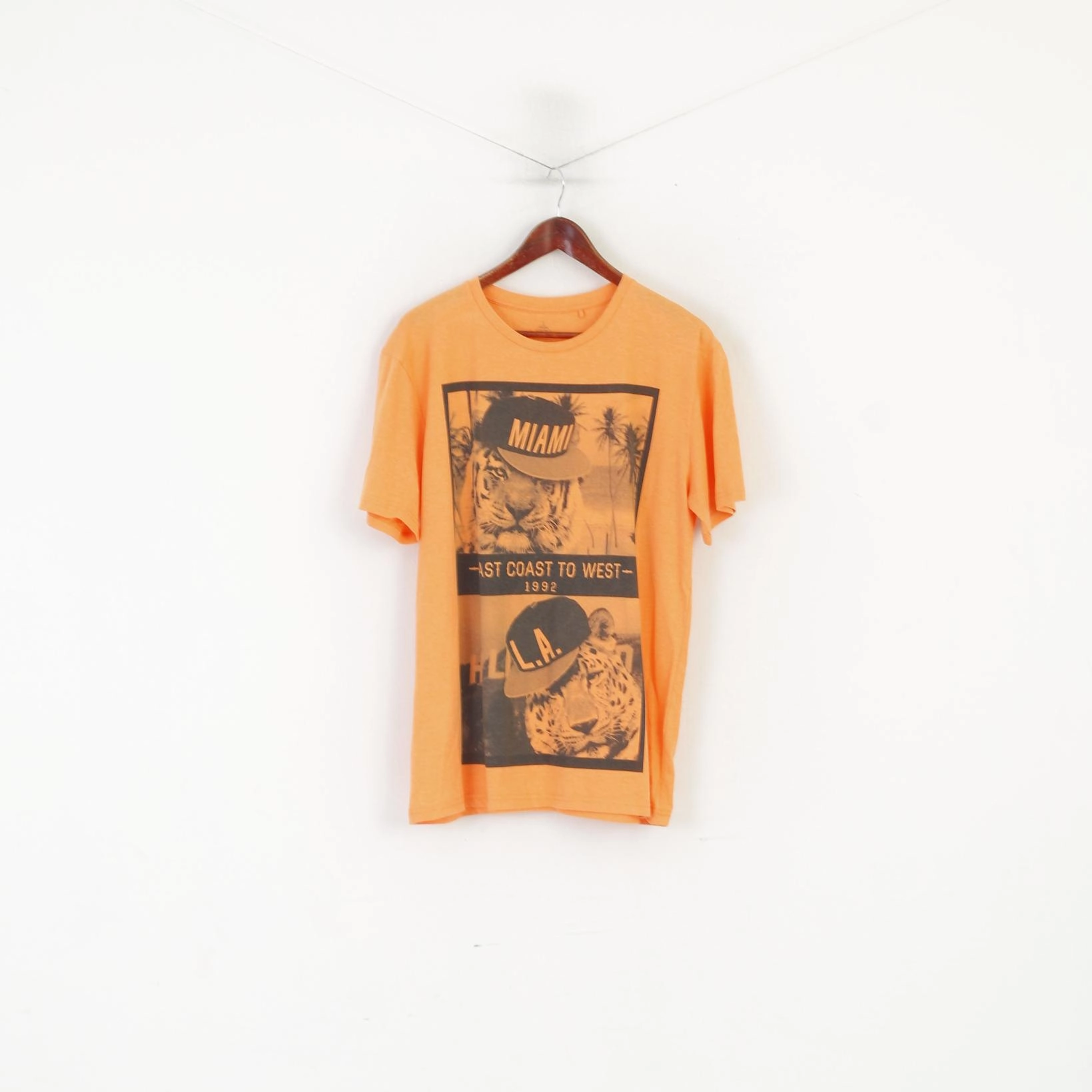 Classic Comfort Style Industrialize Men L Shirt Orange Cotton Graphic Miami LA Summer Top
