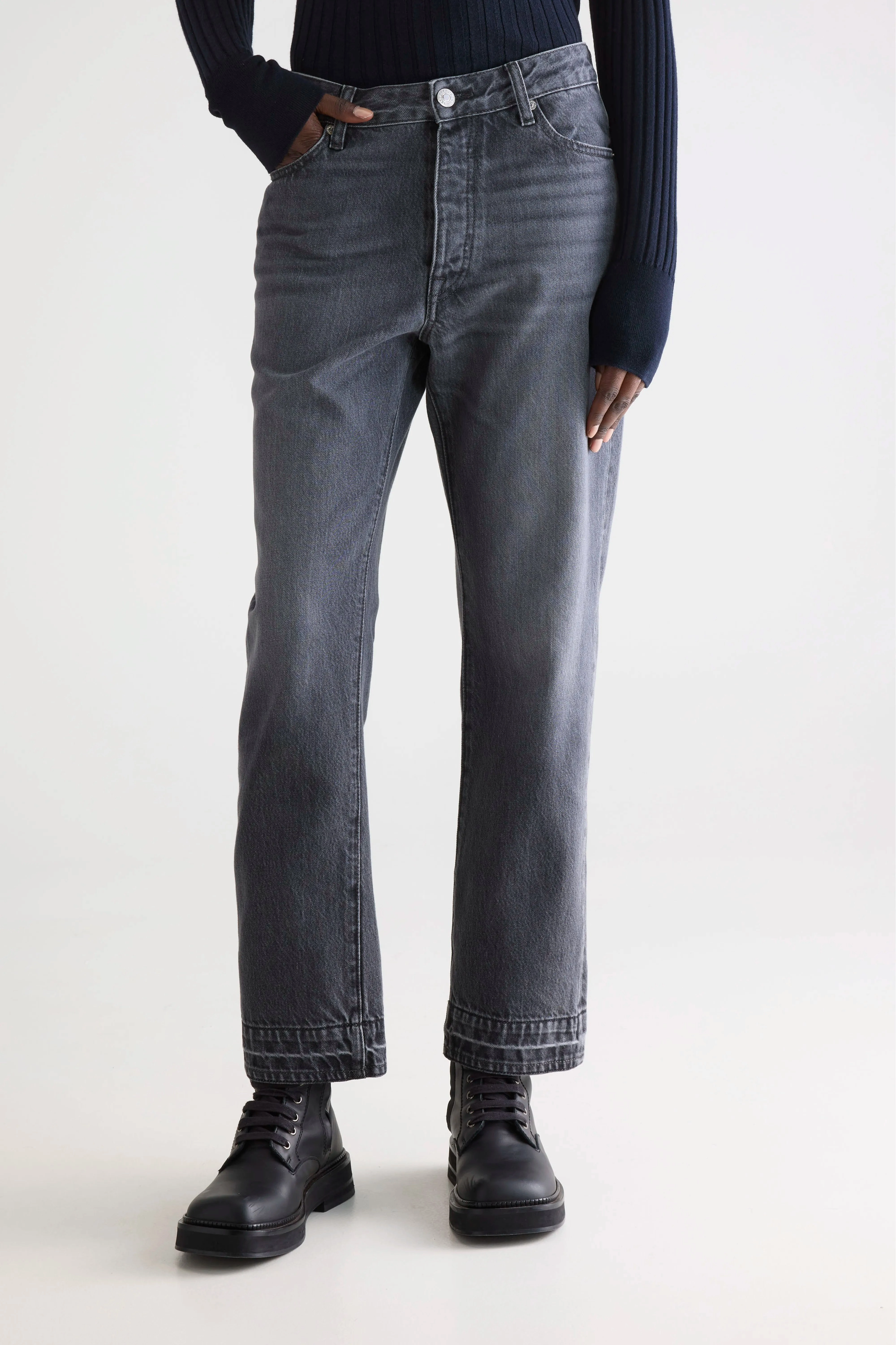 Denim N. 34 regular jeans (252 / W / USED BLACK) Neutral palette