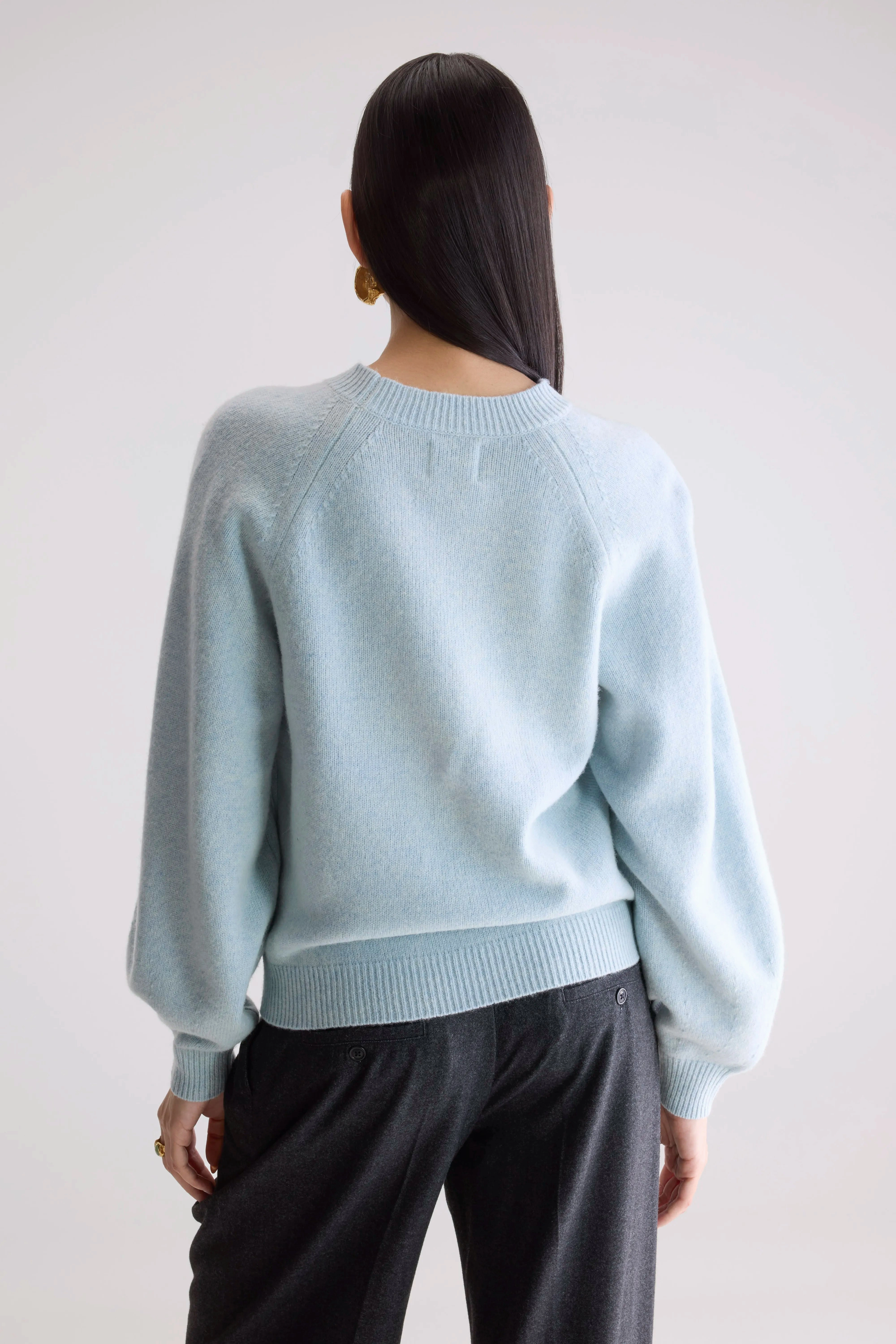 Ameka Crewneck Sweater (252 / W / ICE CUBE) MoistureWicking Technology