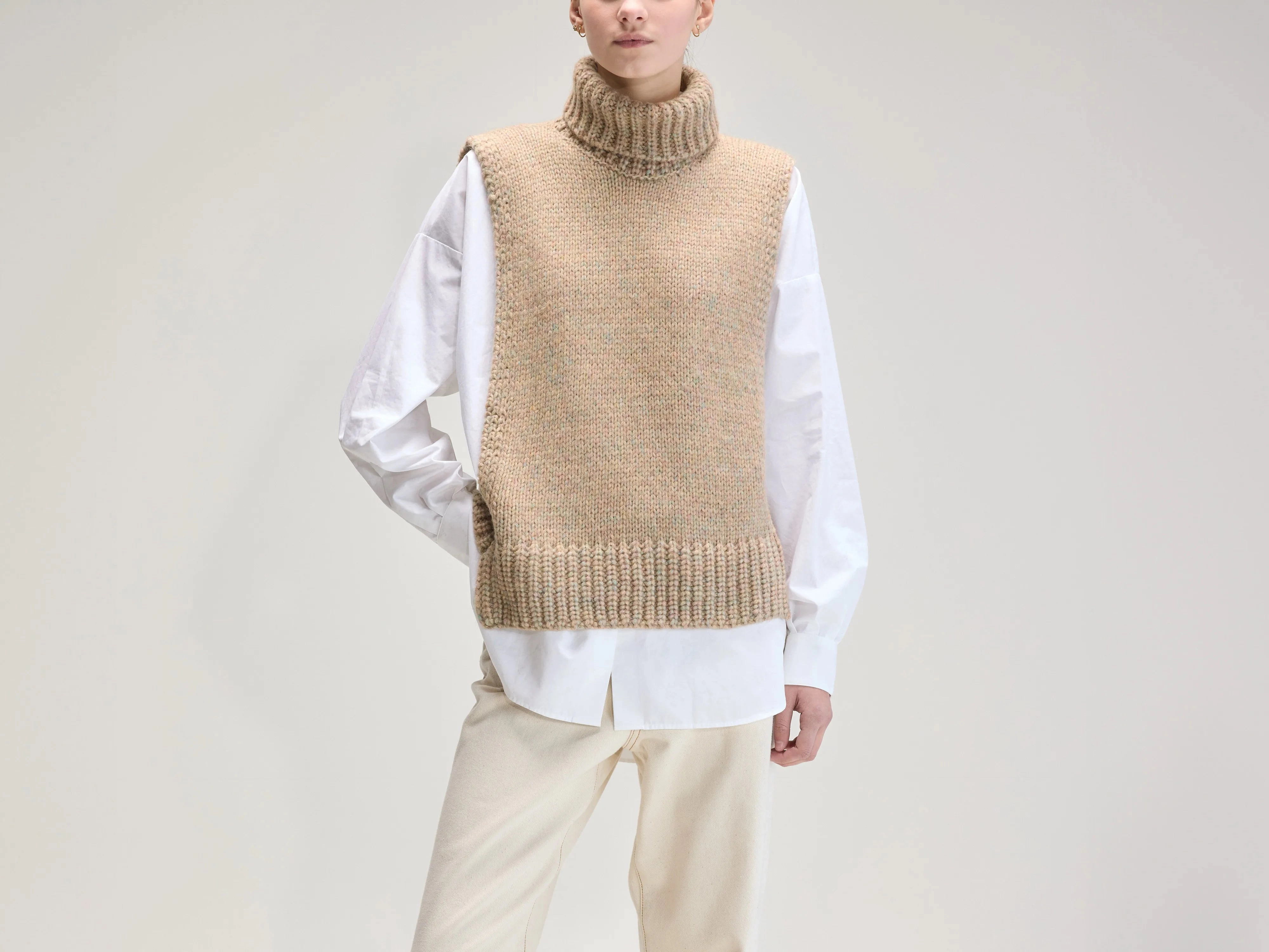 FadeResistant Treatment MidWeight Construction Upcycled Sleeveless Sweater (UPC / W / ARGILE)