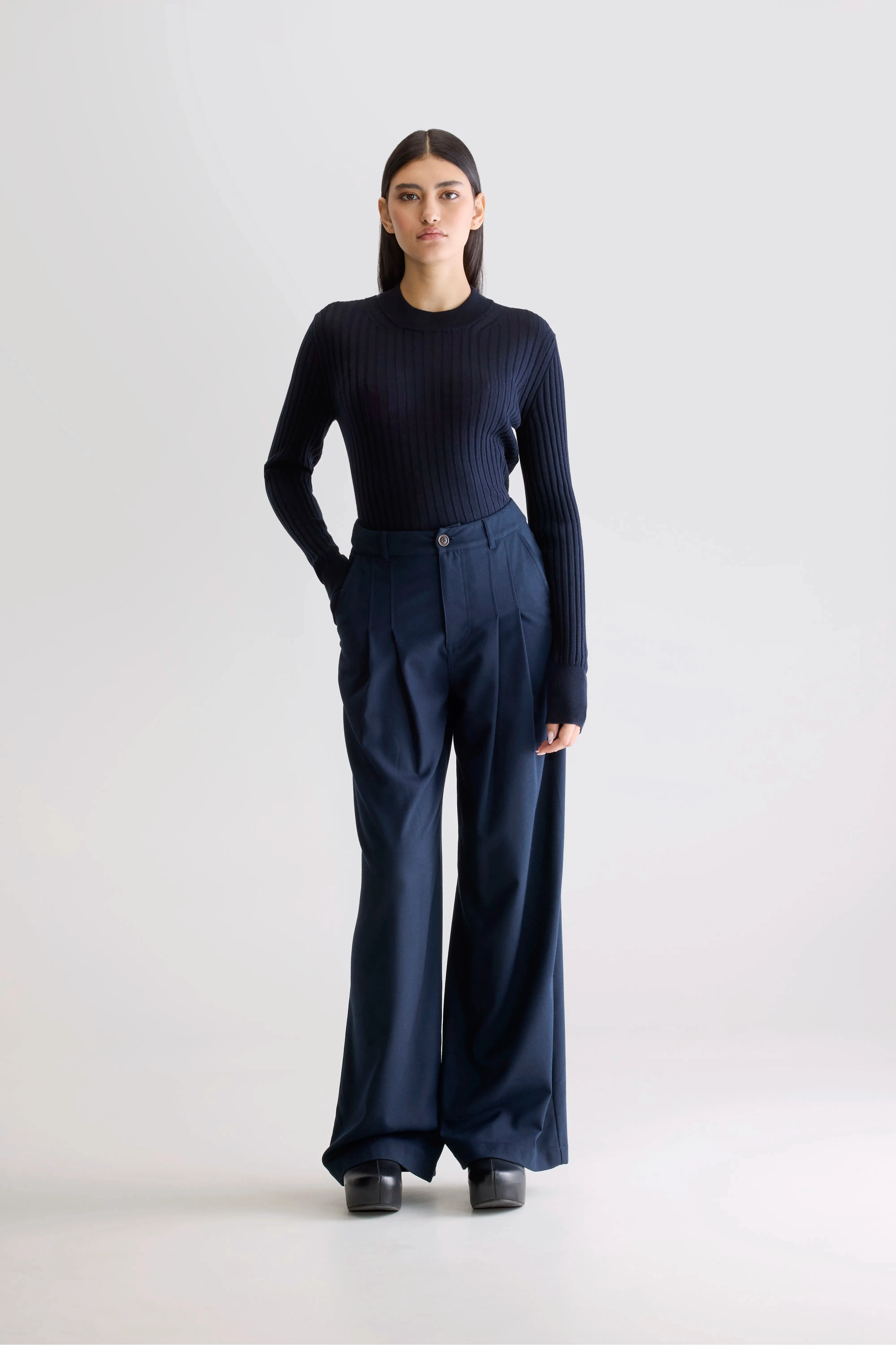 Body Aligned Sleek Fit Sixtine tailored trousers (252 / W / NAVY)
