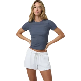 Women's Pose Fitted Tee Unisex Core Relaxed Movement