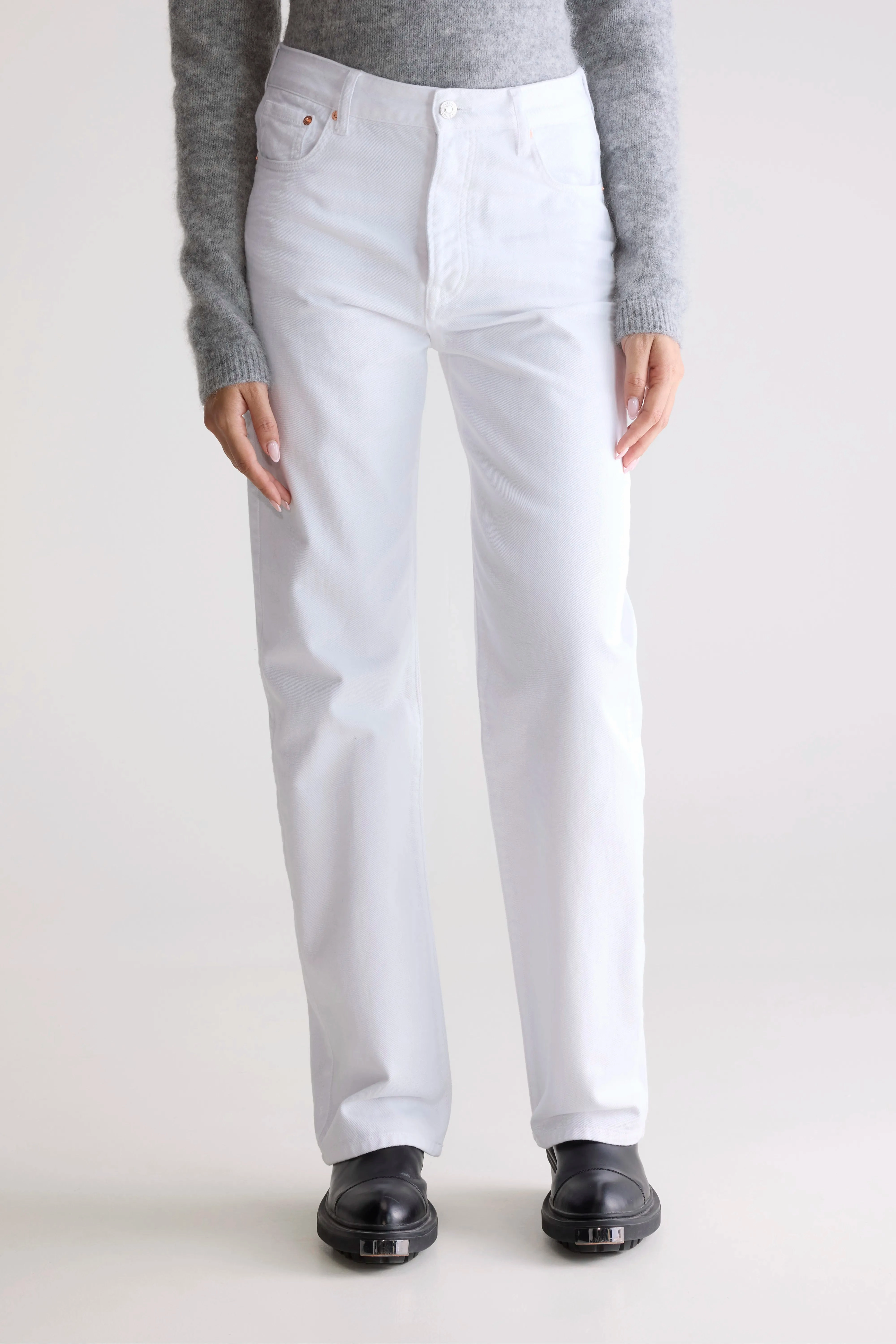 Denim N. 32 straight jeans (252 / W / WHITE) Daily Driven Permanent Crease Retention