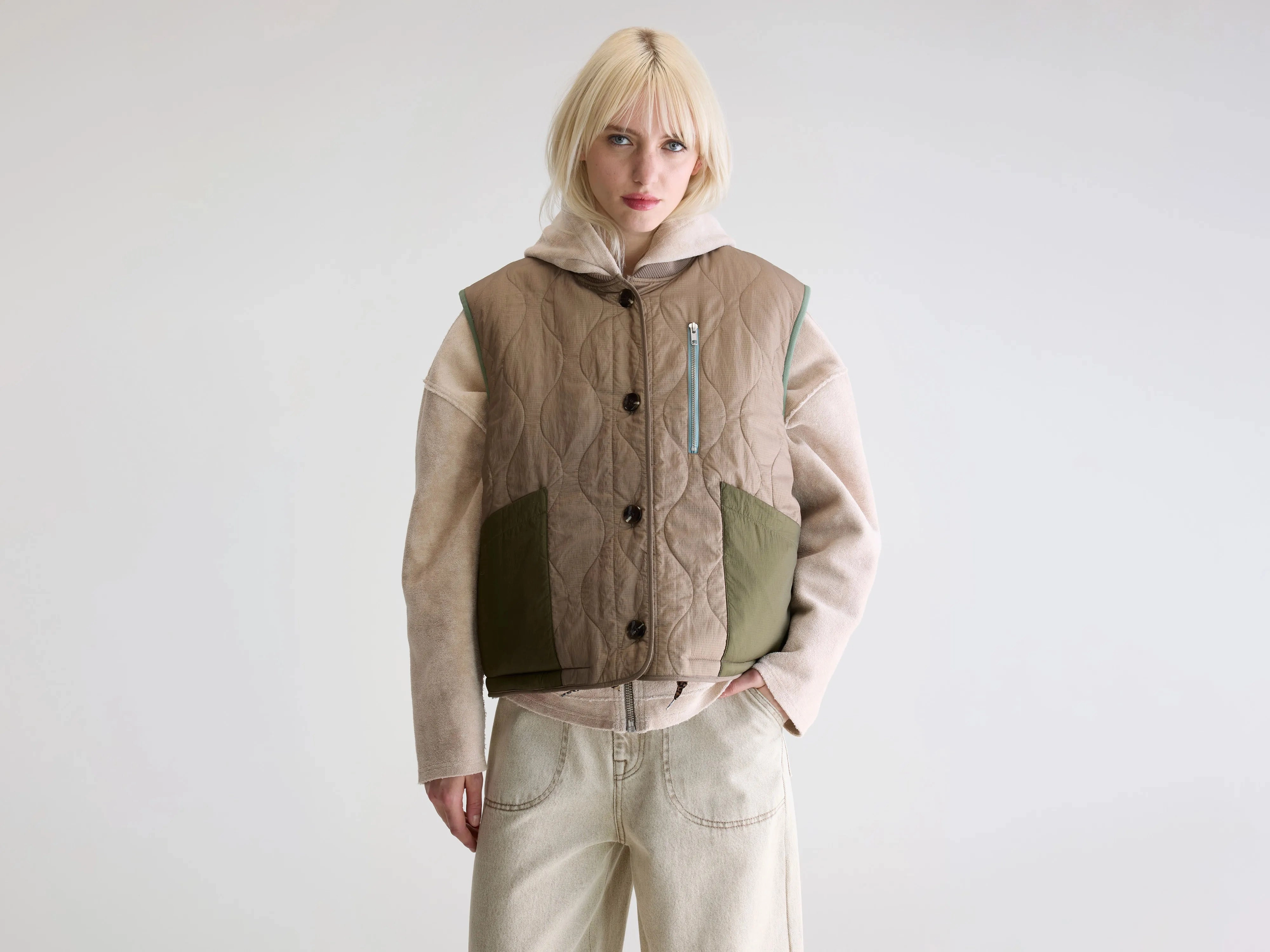 Hamilton sleeveless jacket (252 / W / PEEL) Contoured Silhouette