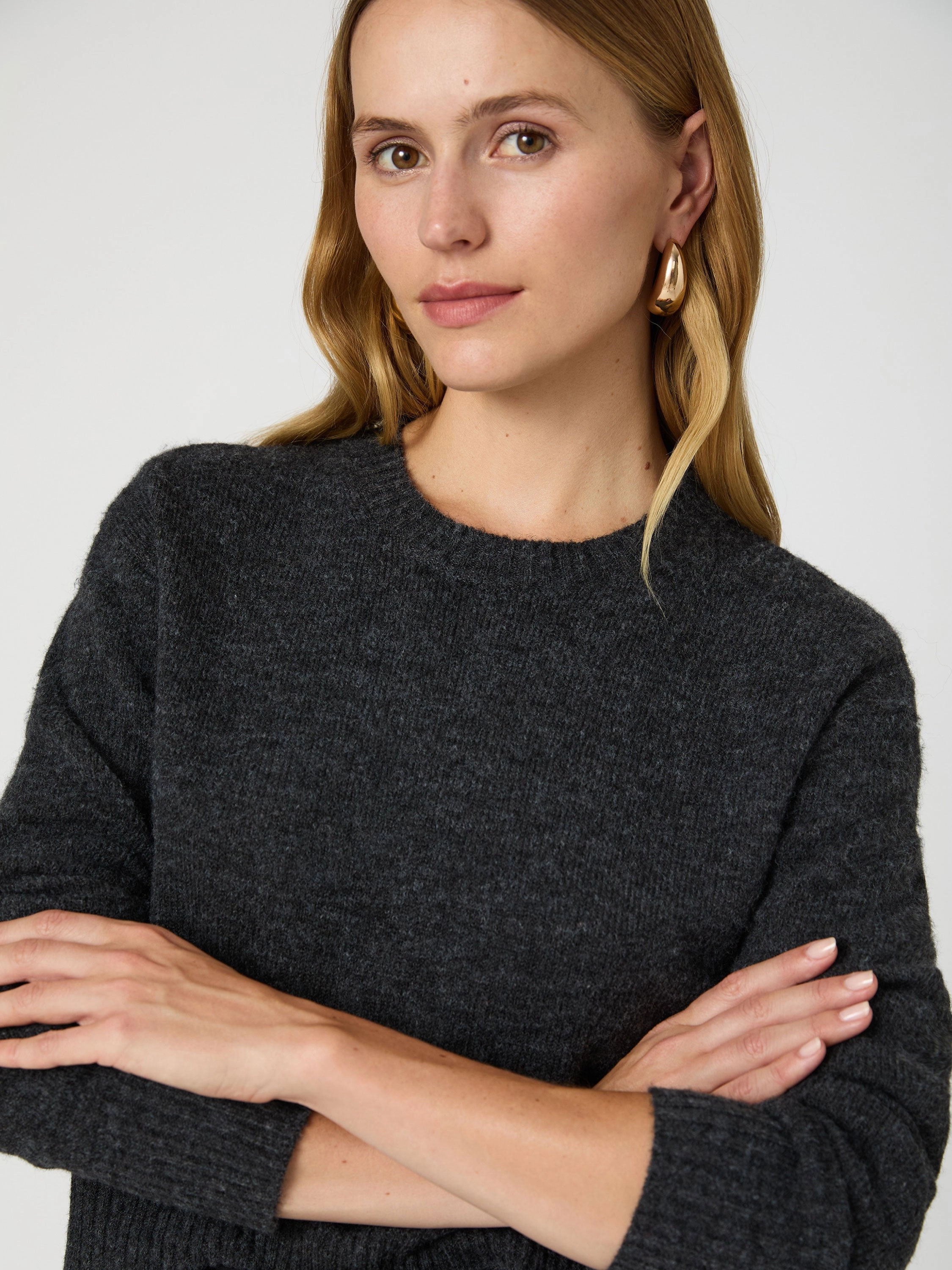 Kesia Crew Neck Cropped Sweater Lightweight Stretch Fabric