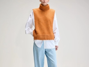 Neutral Look HeatTrapping Fibers Upcycled Sleeveless Sweater (UPC / W / AUTUMN)