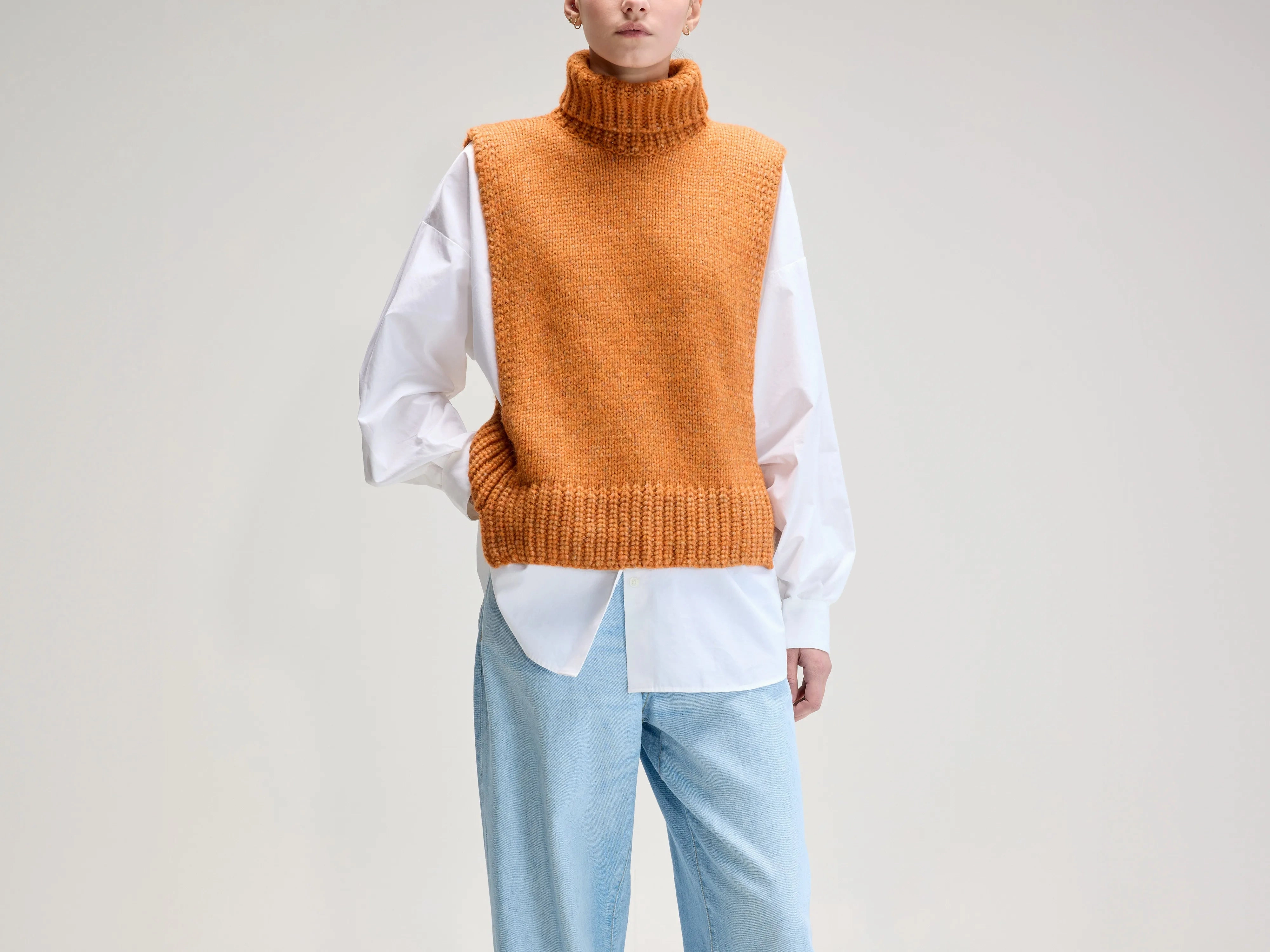 Neutral Look HeatTrapping Fibers Upcycled Sleeveless Sweater (UPC / W / AUTUMN)