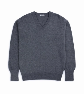 FrayResistant Edging Essential Wear Trunk Walden Geelong V Neck Sweater: Grey