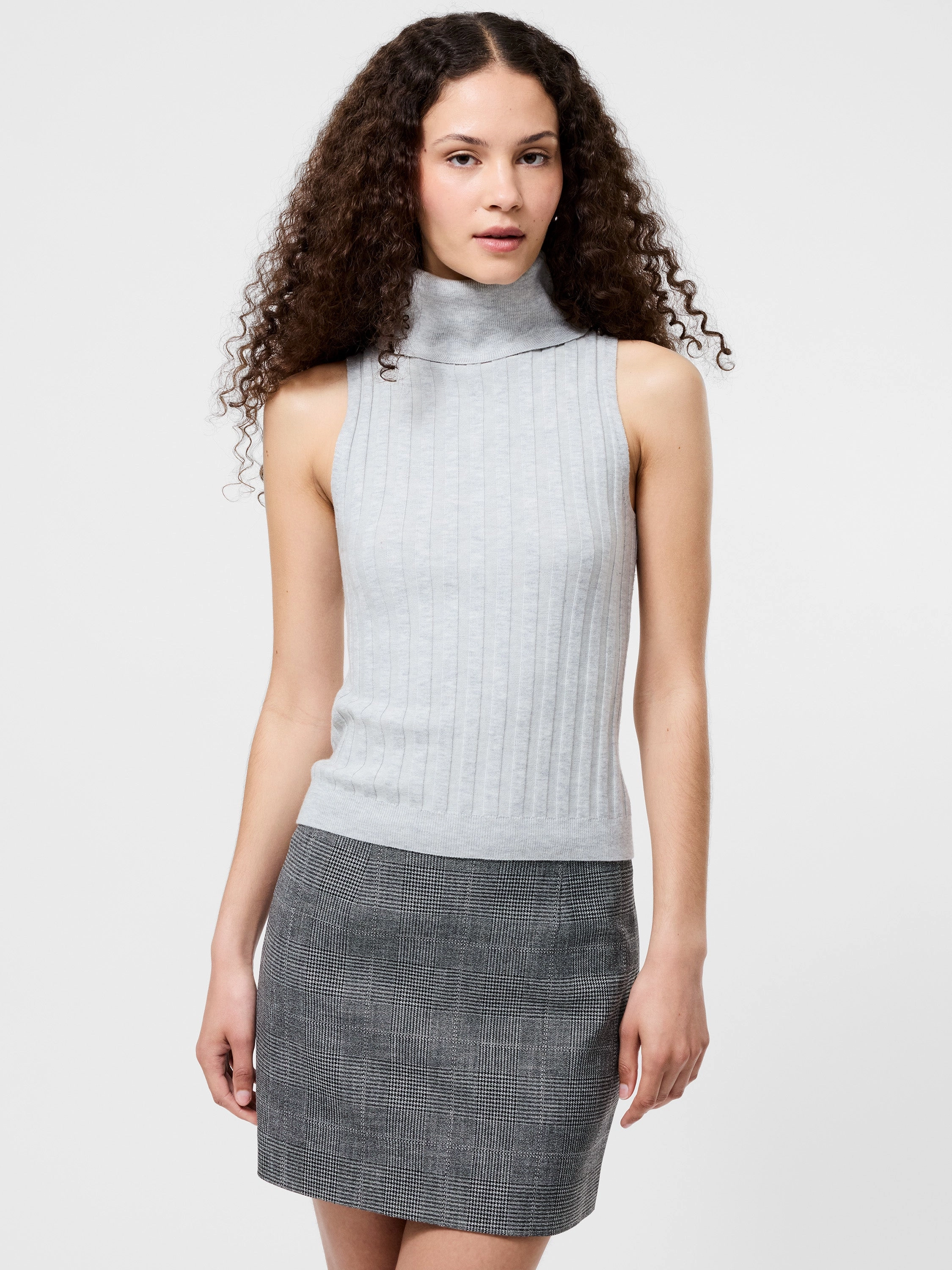 Outdoor Casual Look Turtleneck Tank Sweater